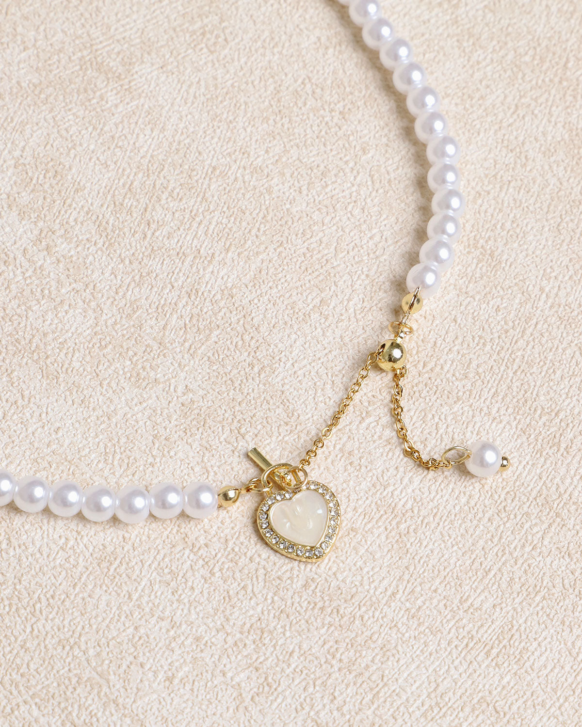 Collar de Perlas y Aleación — Dorado