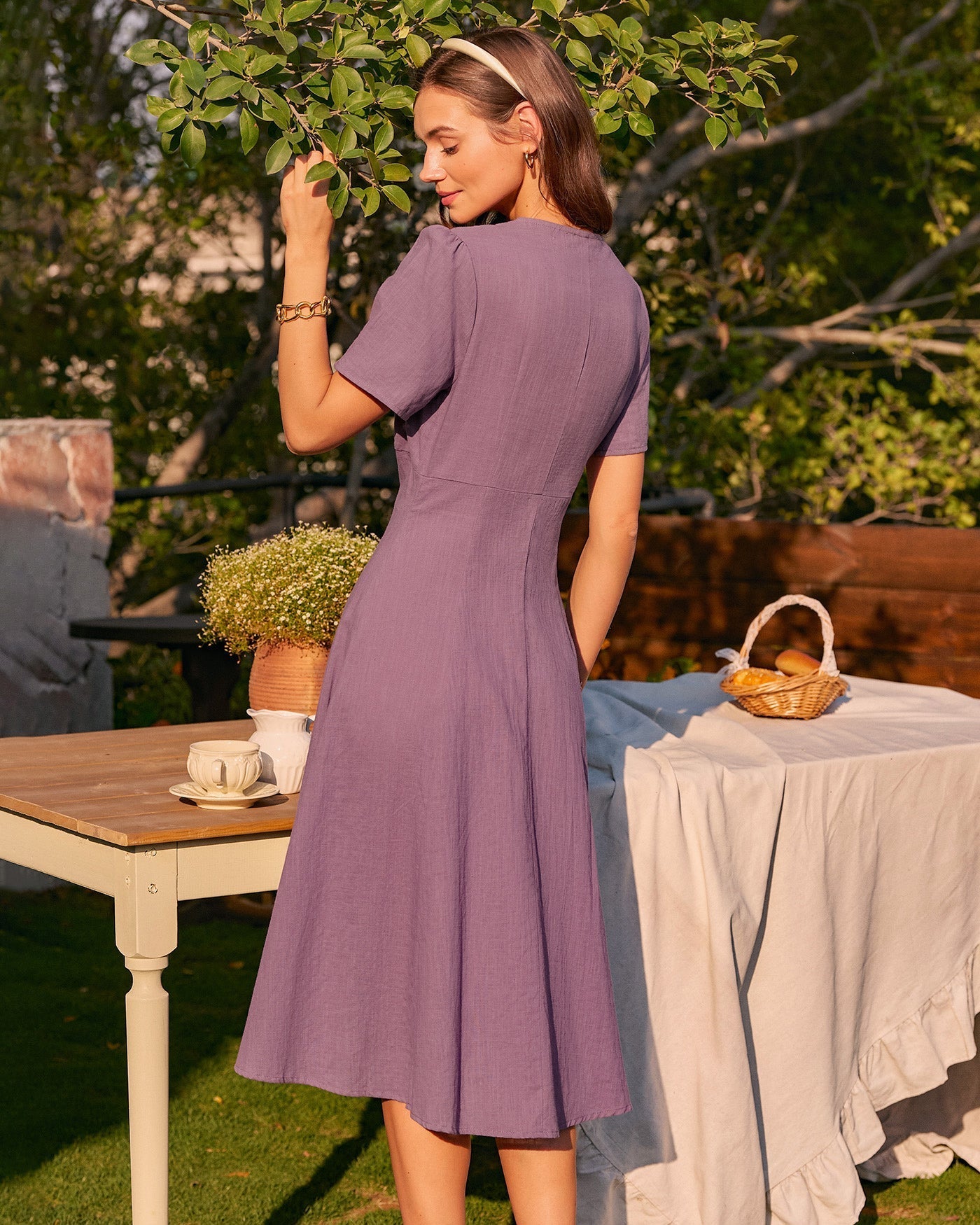 Vestido Midi Abotonado con Escote en V — Morado