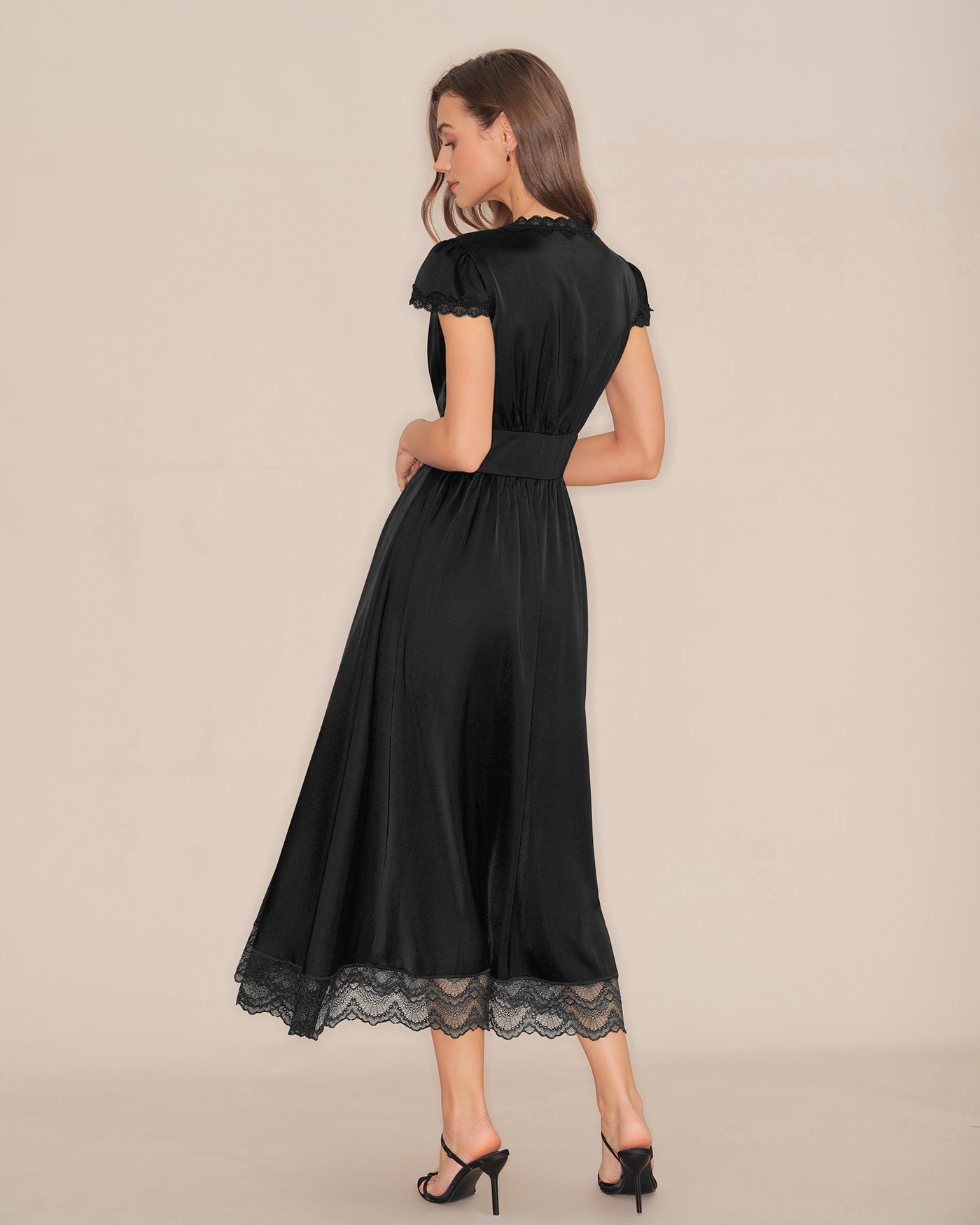 Vestido Maxi de Encaje Manga Abullonada Escote en V — Negro