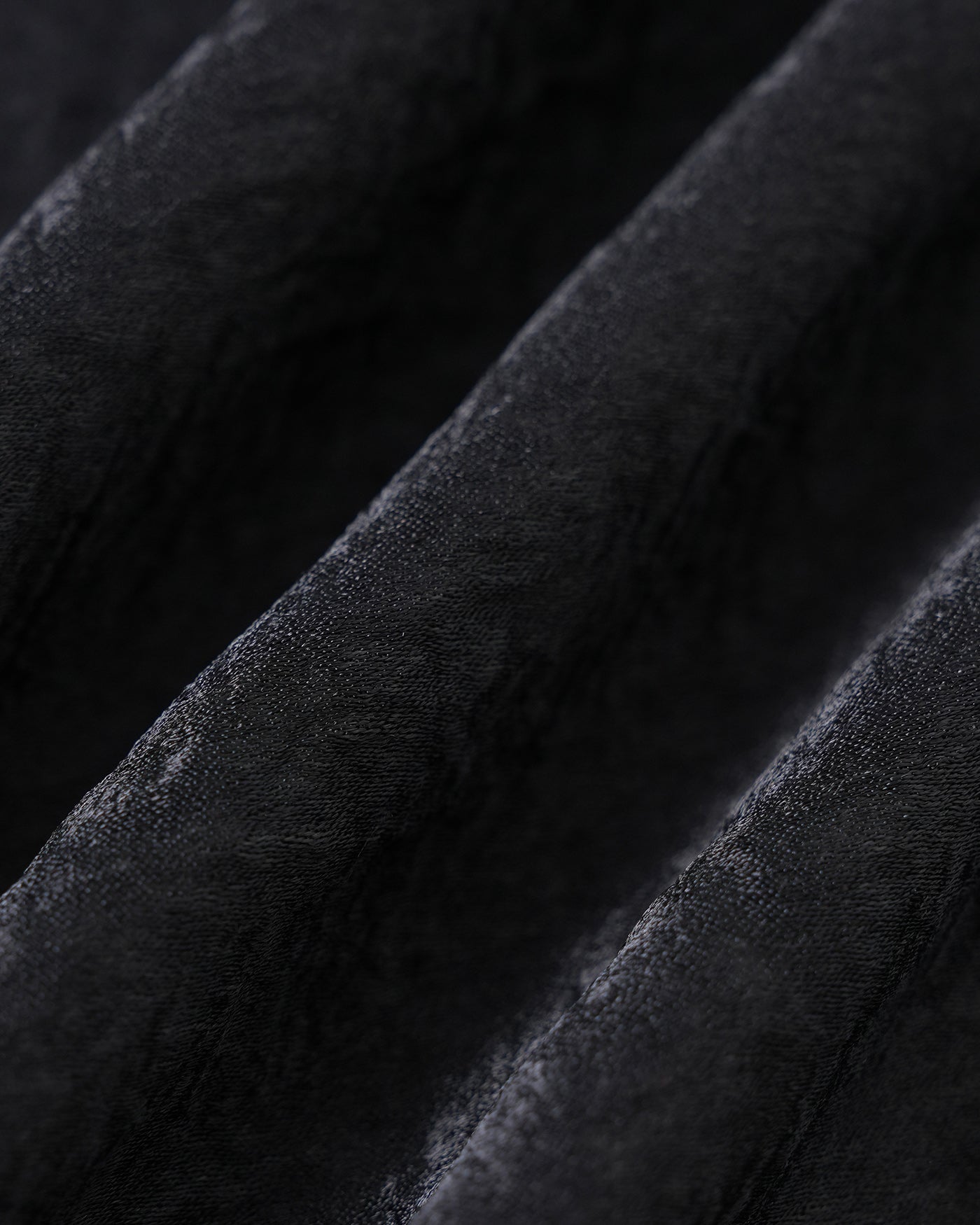 Top de Tirantes de Encaje Cuello Alto — Negro