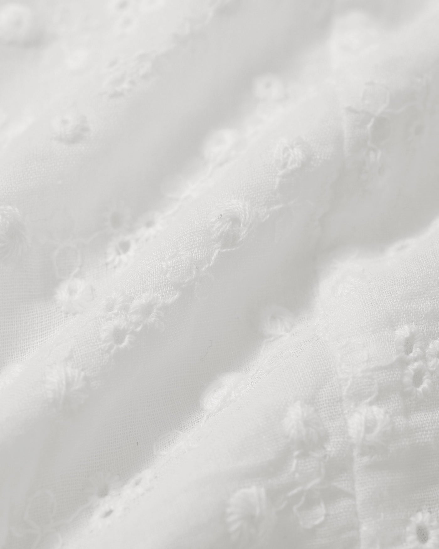 Top de Tirantes Floral Fruncido — Blanco