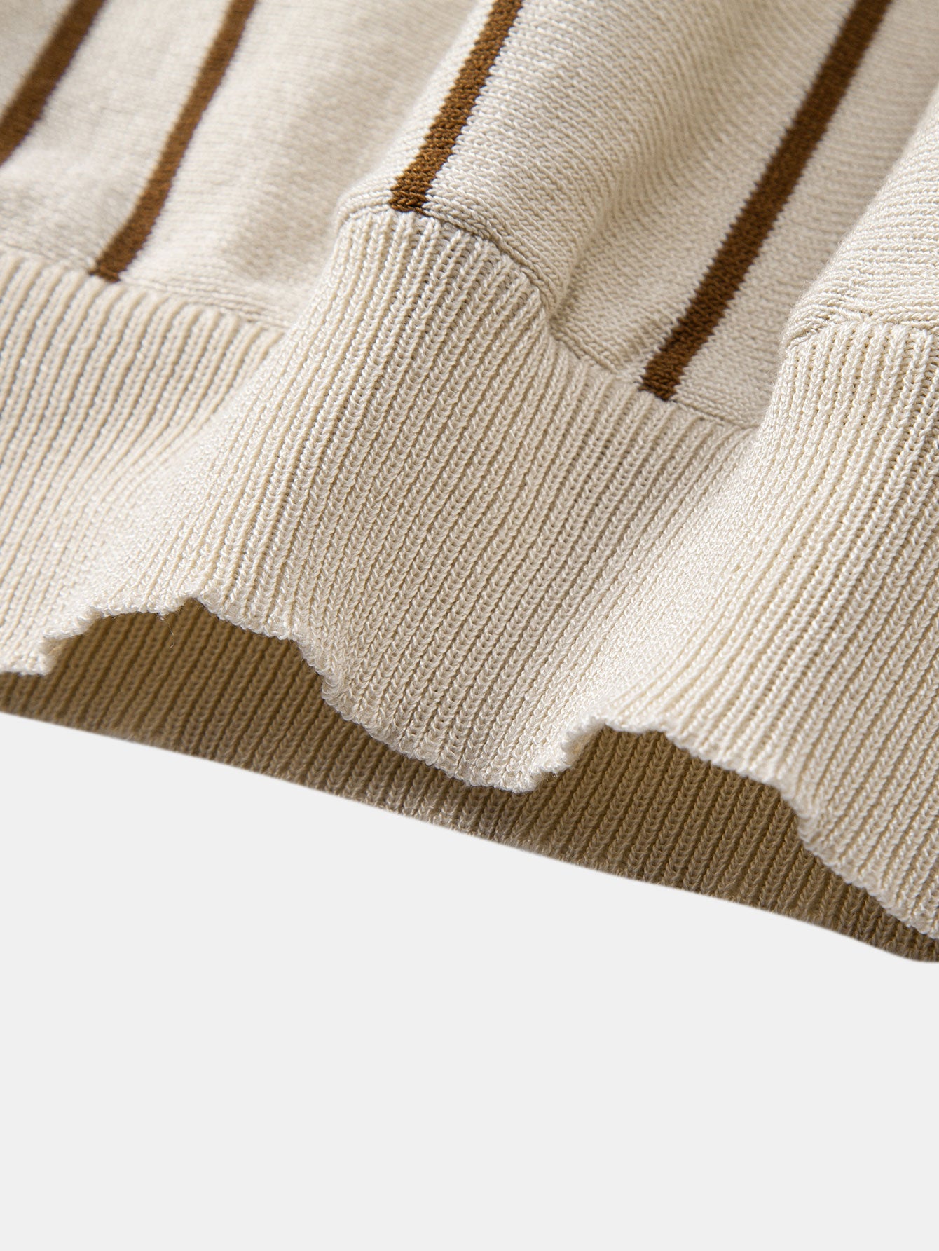 Camisa Polo de punto a rayas y pantalones ajustados de corte cónico