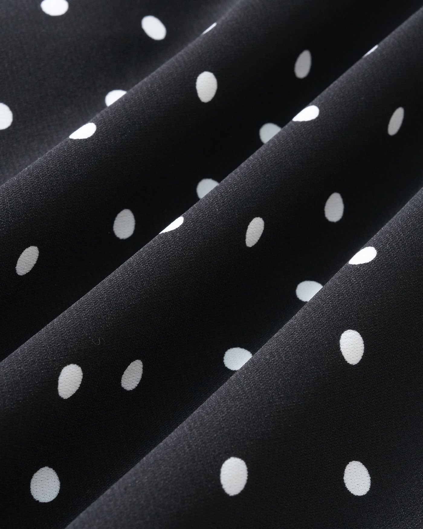 Vestido Midi de Lunares Cuello Mao — Negro