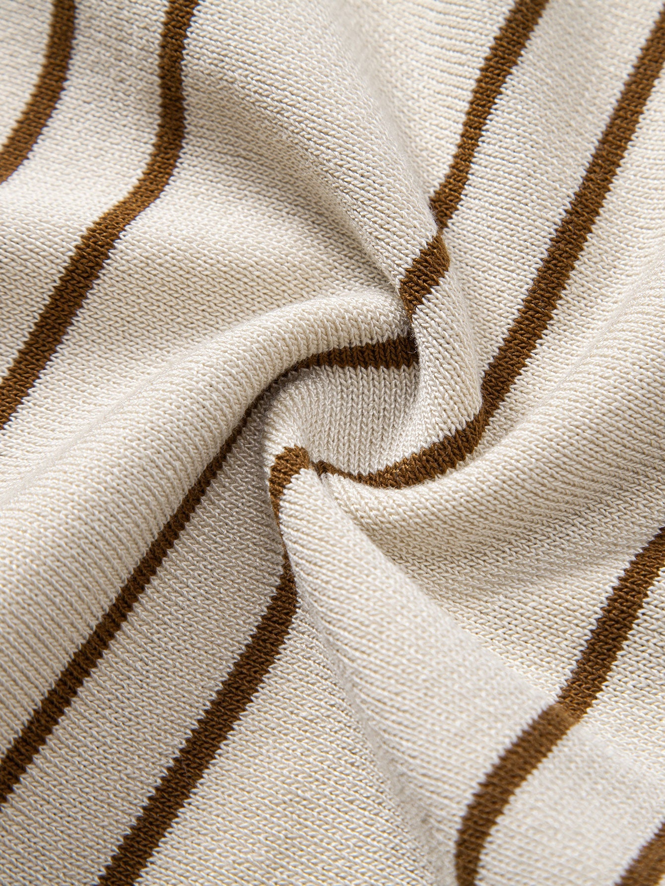 Camisa Polo de punto a rayas y pantalones ajustados de corte cónico