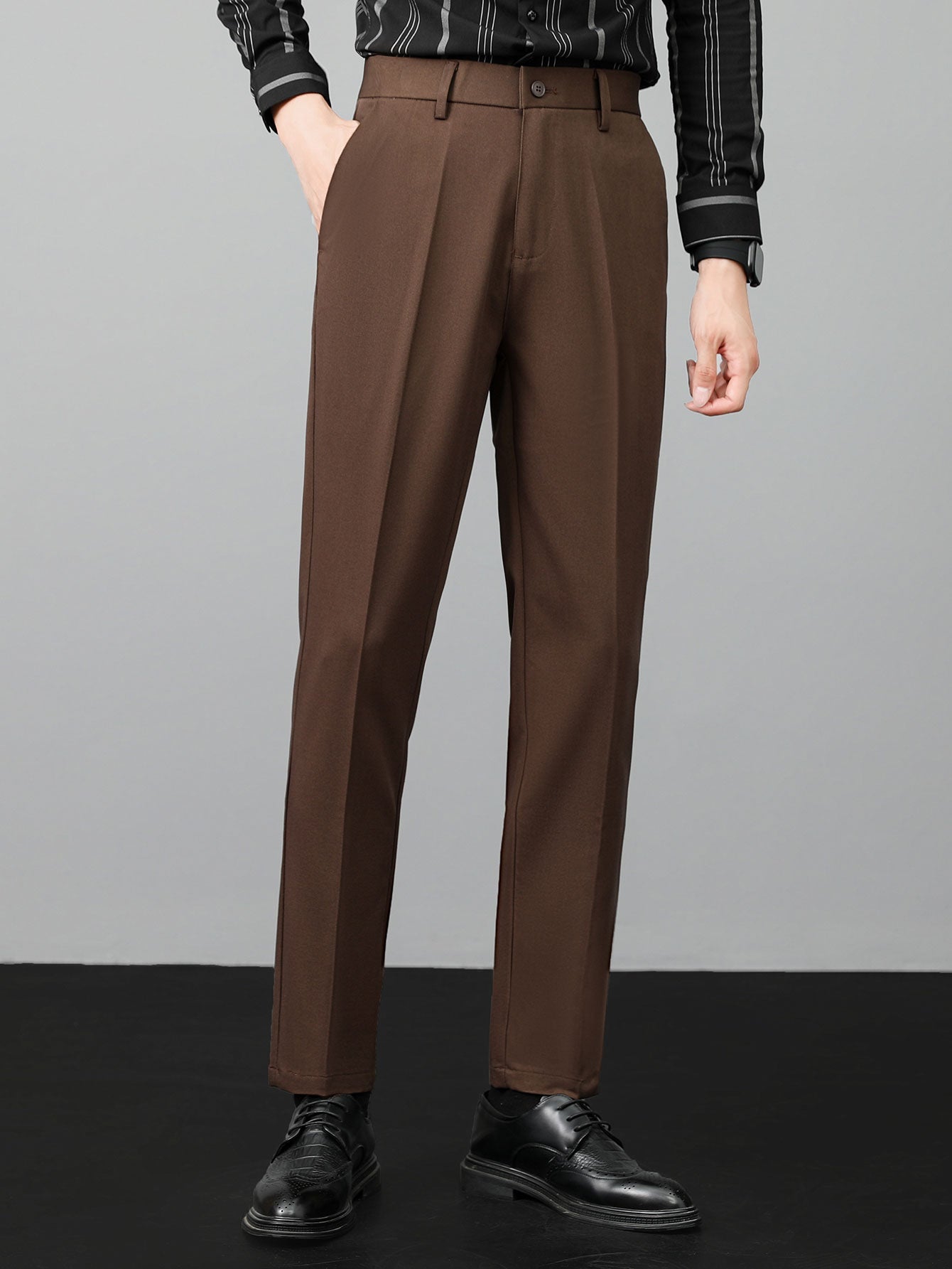 Camisa Polo de punto a rayas y pantalones ajustados de corte cónico