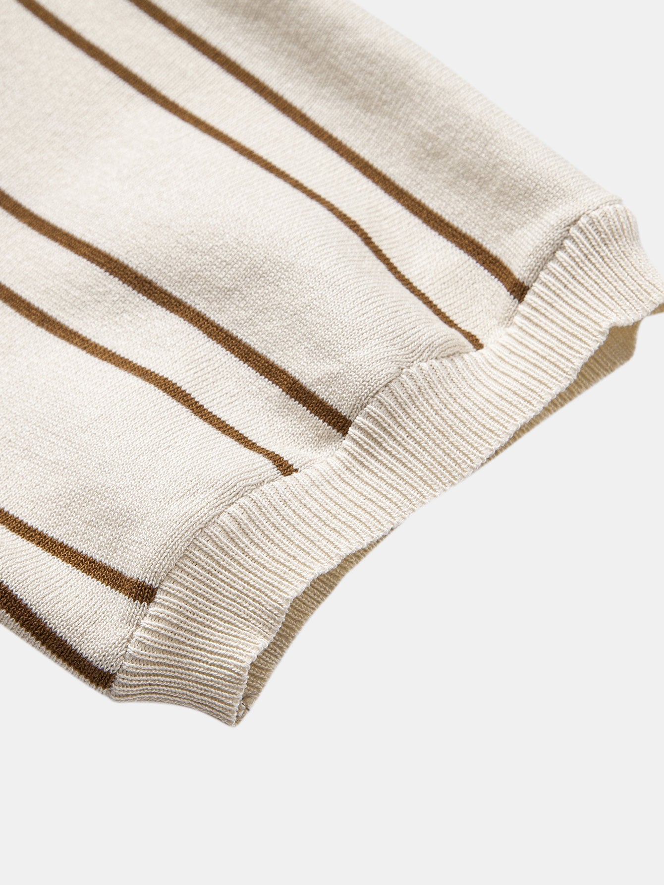 Camisa Polo de punto a rayas y pantalones ajustados de corte cónico