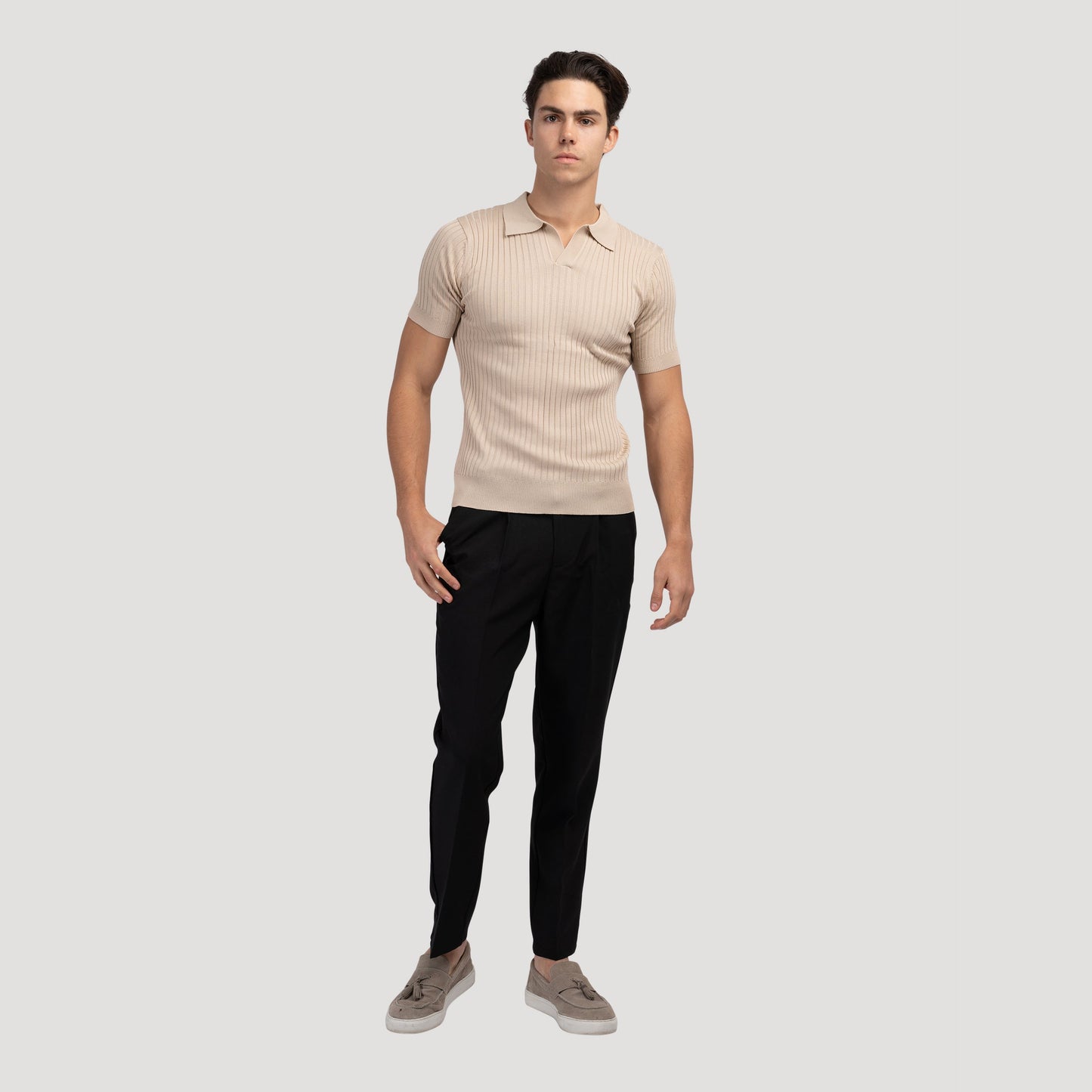Polo Casual Cuello Pico — Negro