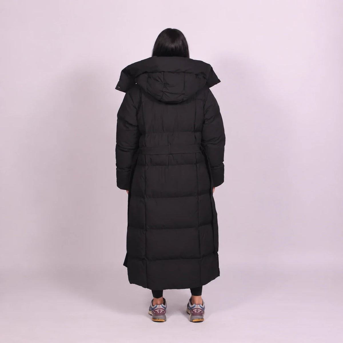 Abrigo acolchado largo con capucha – Negro