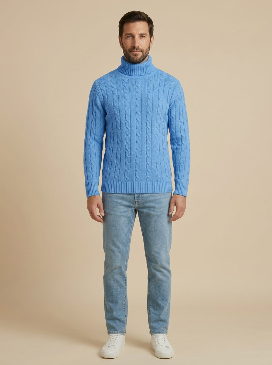 Adriano jersey de ochos grueso de cuello alto azul, de frente