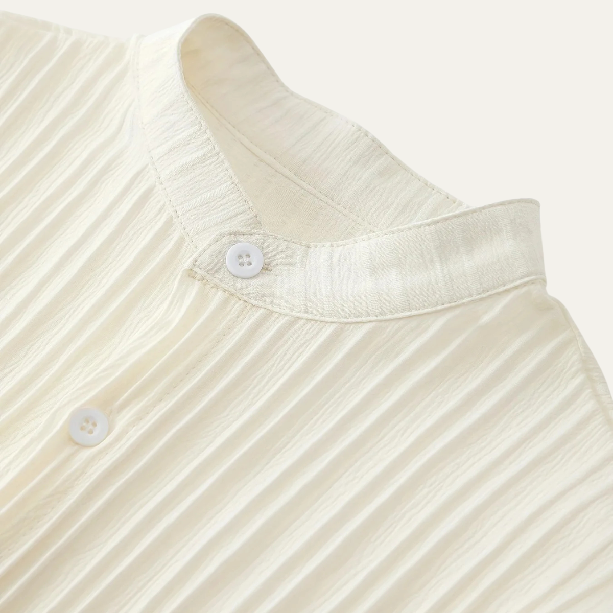 Conjunto hombre con camisa de manga corta con cuello alto y botones y pantalón con cintura elástica