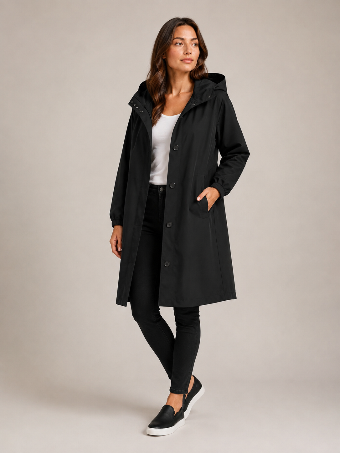 Chubasquero largo con capucha – Negro