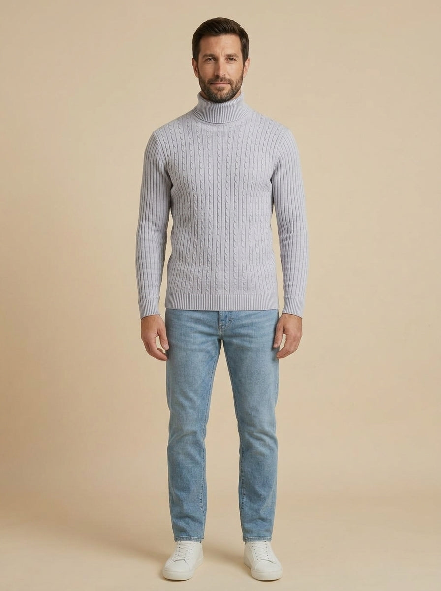 Franco jersey trenzado de cuello alto gris, de frente