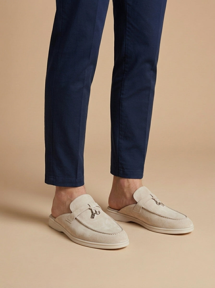 Mocasines de hombre destalonados de ante con detalle metálico