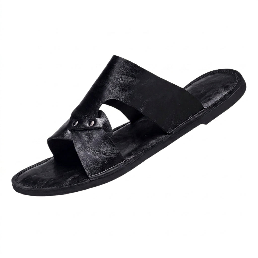 Sandalias para hombre tipo slide con tira calada y remaches metálicos