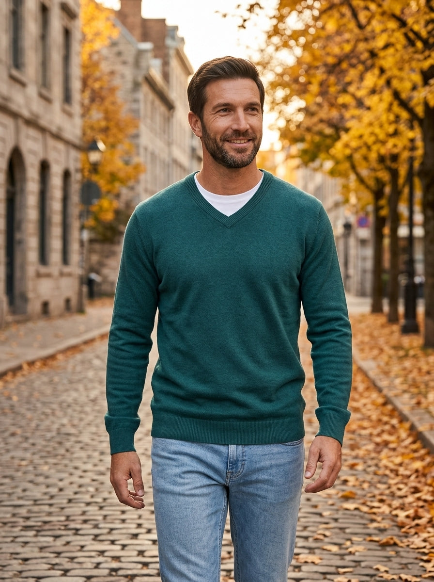 Stefano jersey de cuello de pico verde petróleo, paseando en otoño