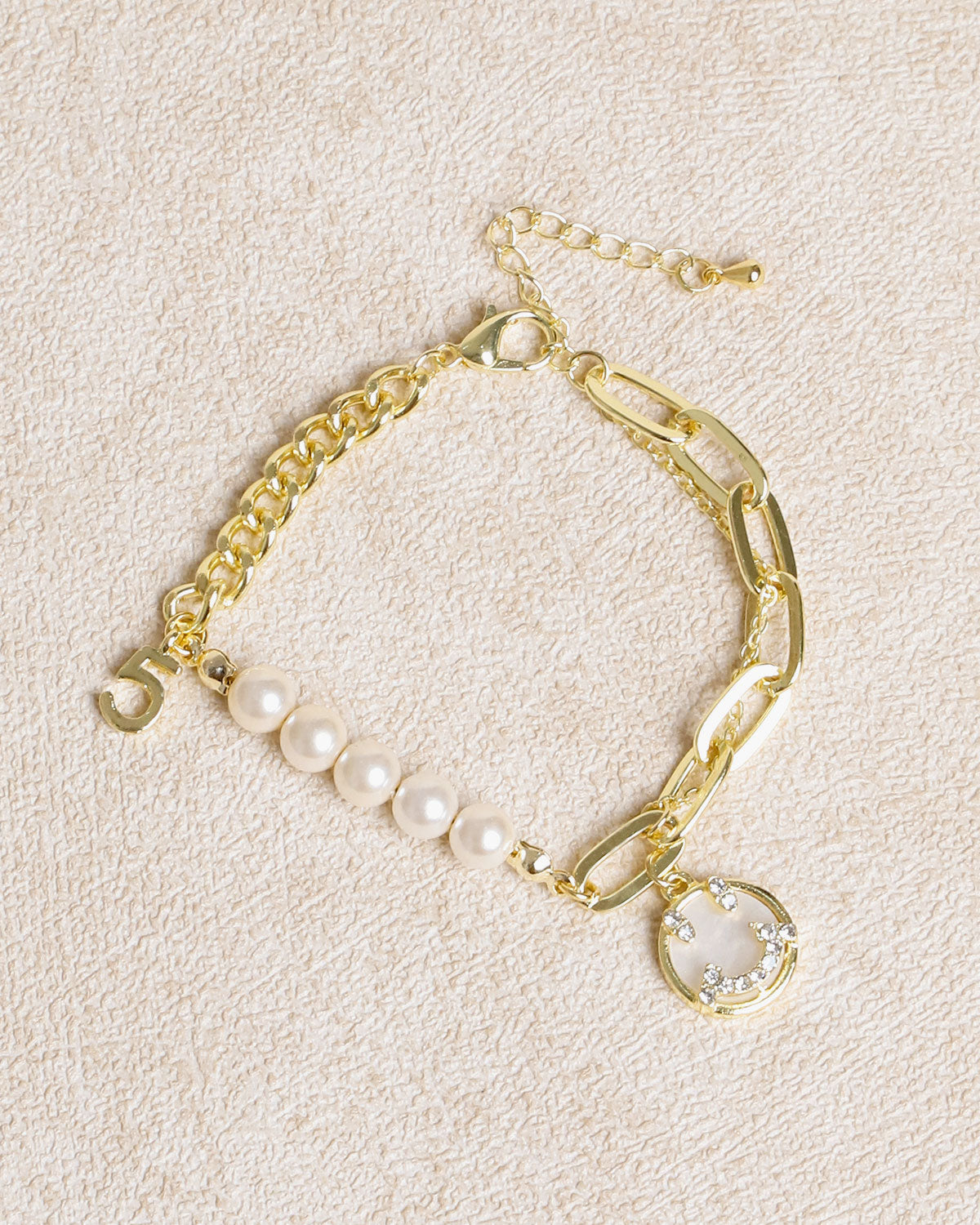 Pulsera de Perlas y Aleación — Dorado