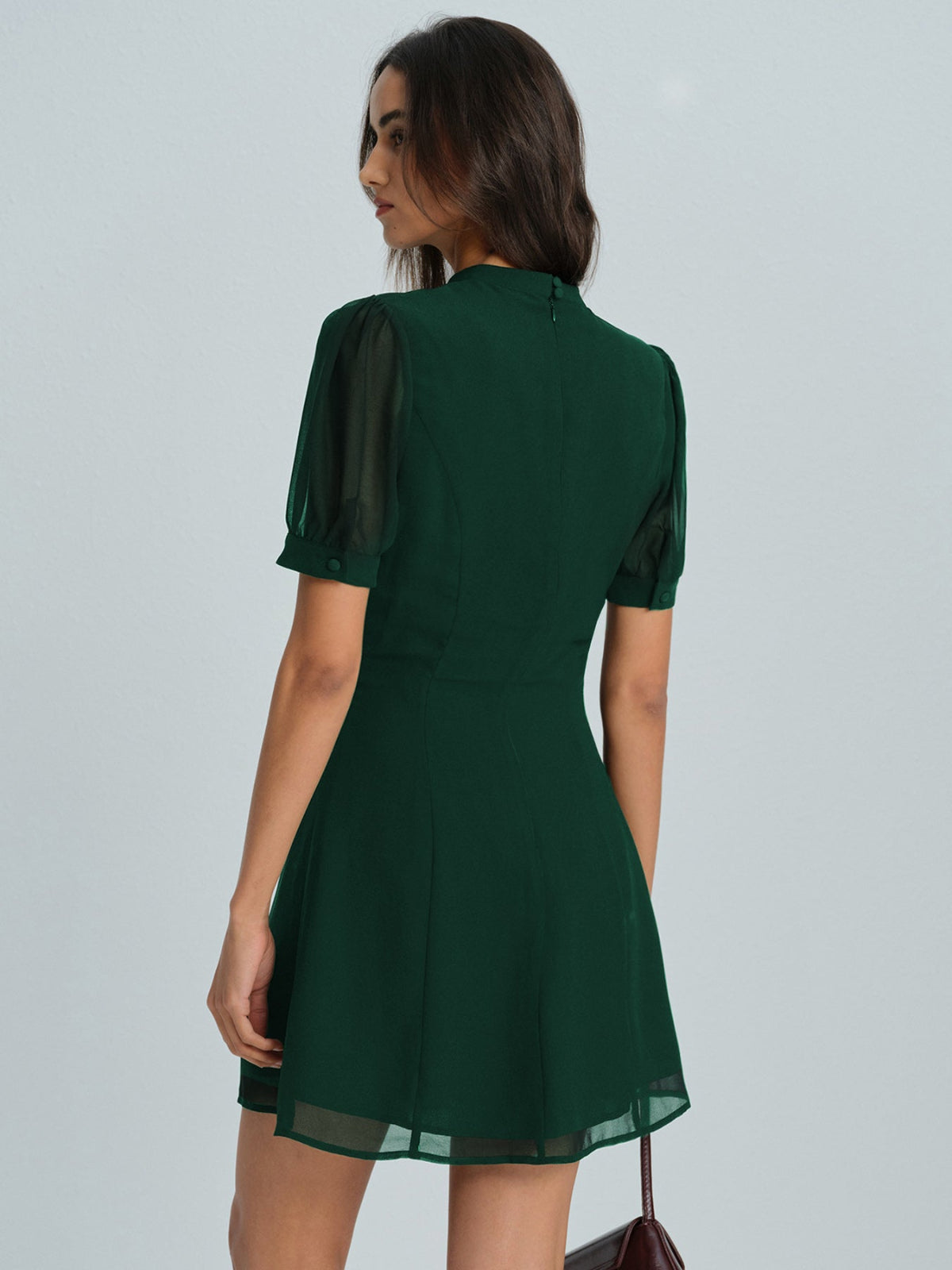 Vestido Mini Chiffon Cuello Alto Semitransparente — Verde