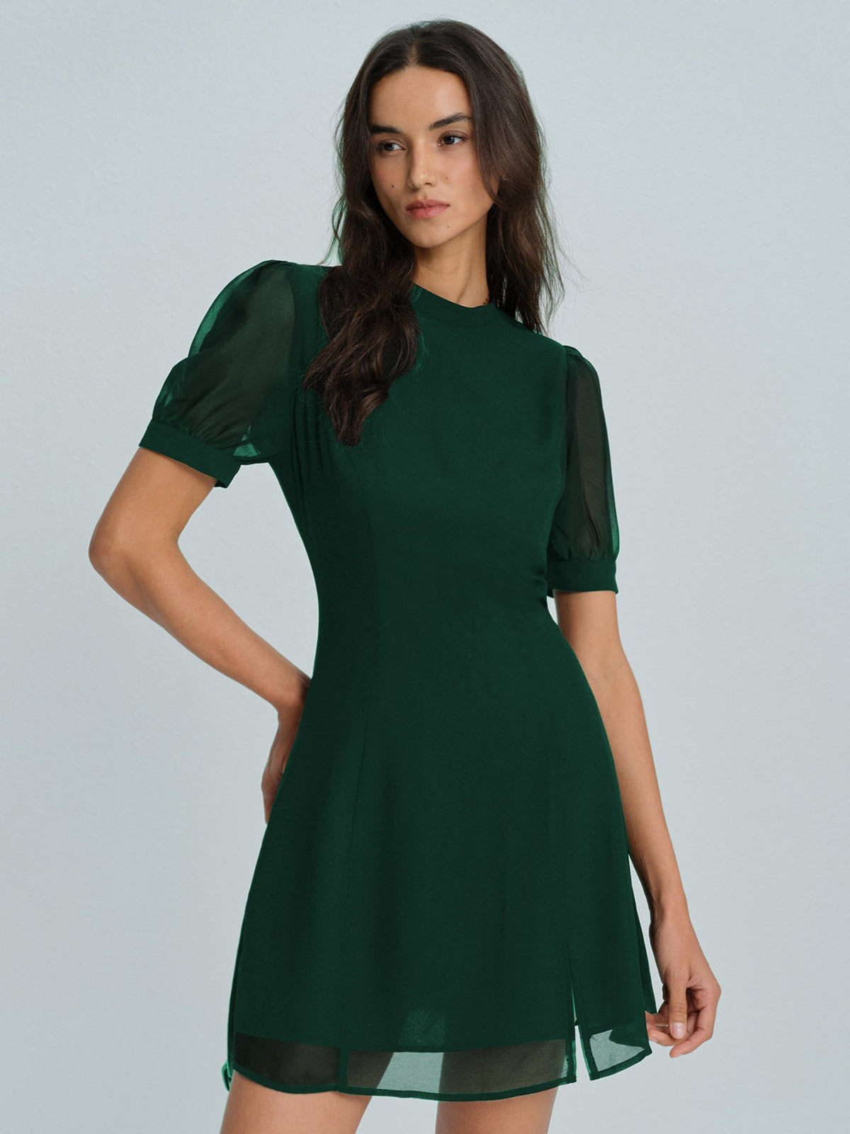 Vestido Mini Chiffon Cuello Alto Semitransparente — Verde
