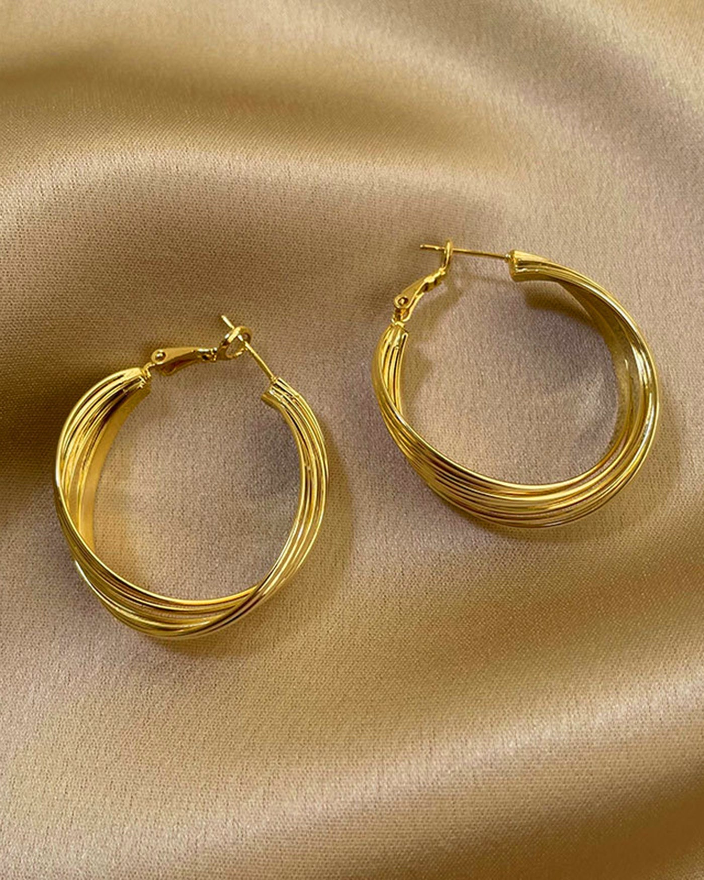 Pendientes Colgantes — Dorado