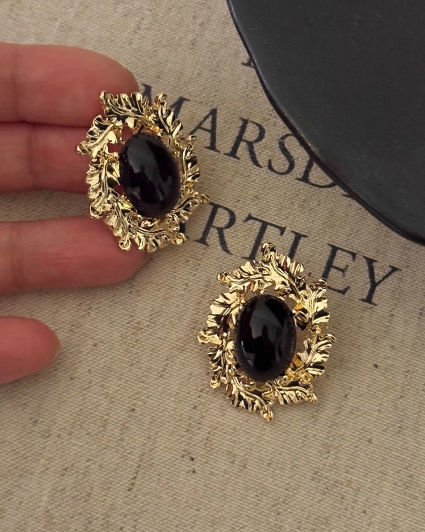 Pendientes Geométricos — Negro