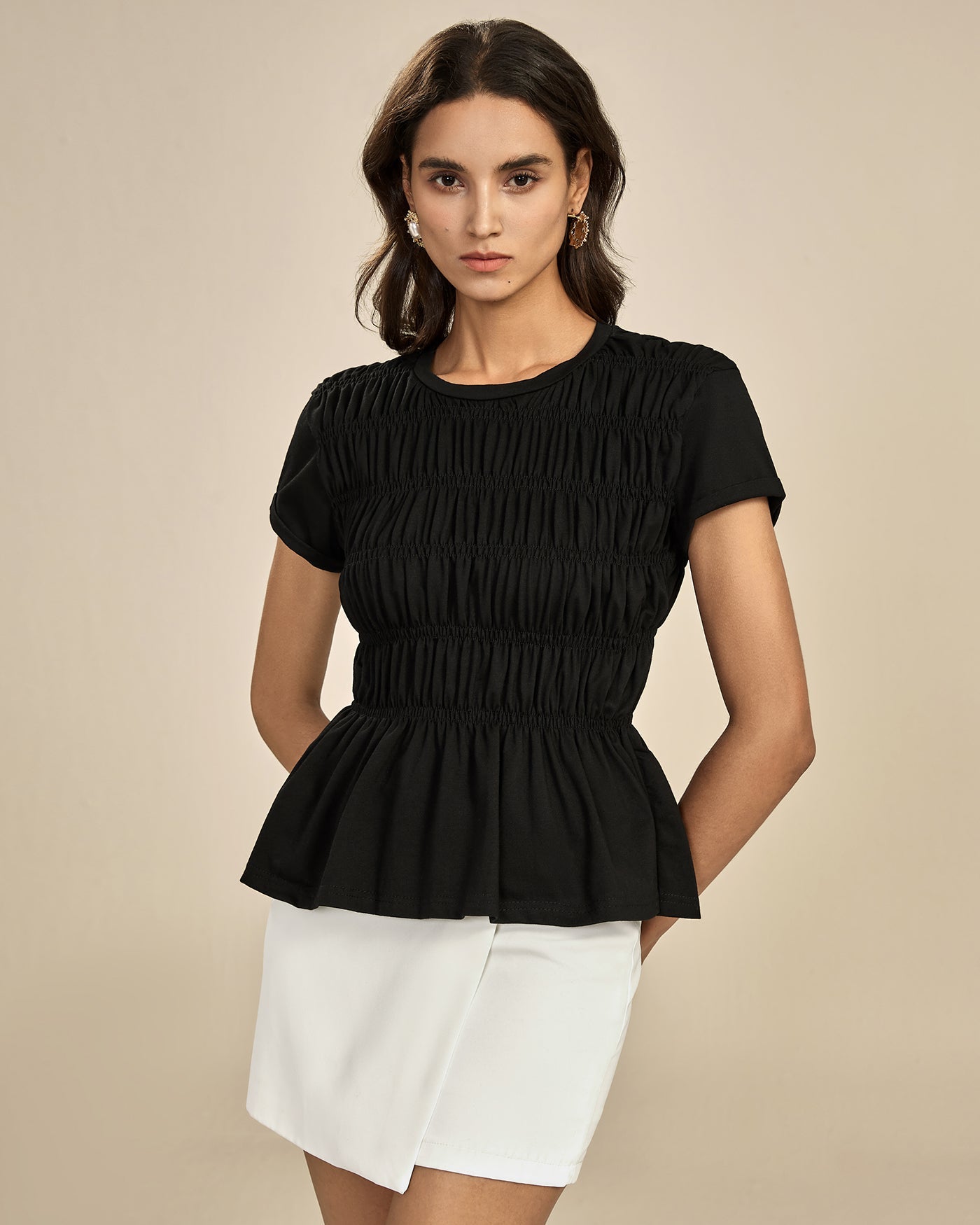 Camiseta Fruncida Escote Redondo — Negro