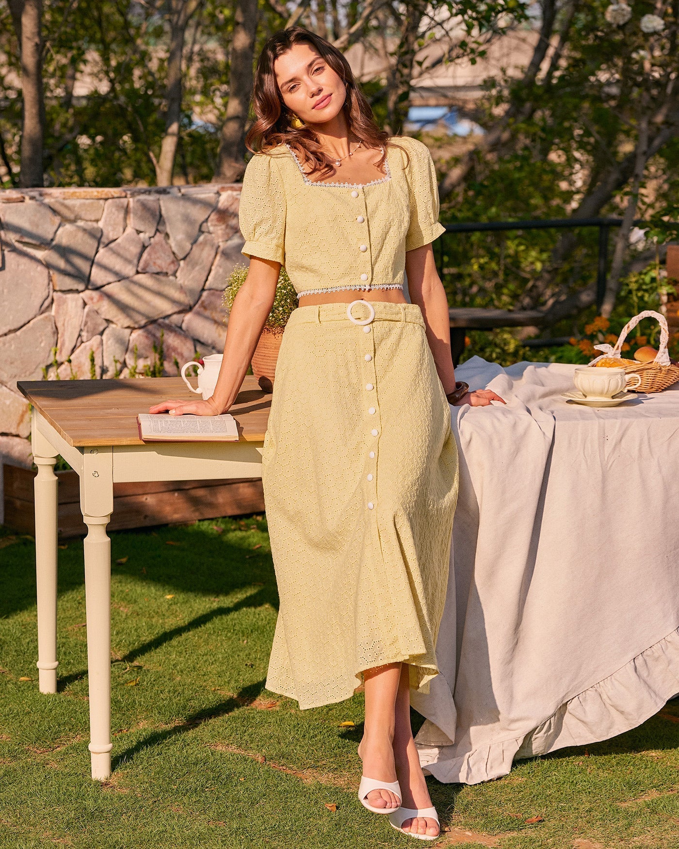 Blusa Cuello Cuadrado Bordada — Amarillo