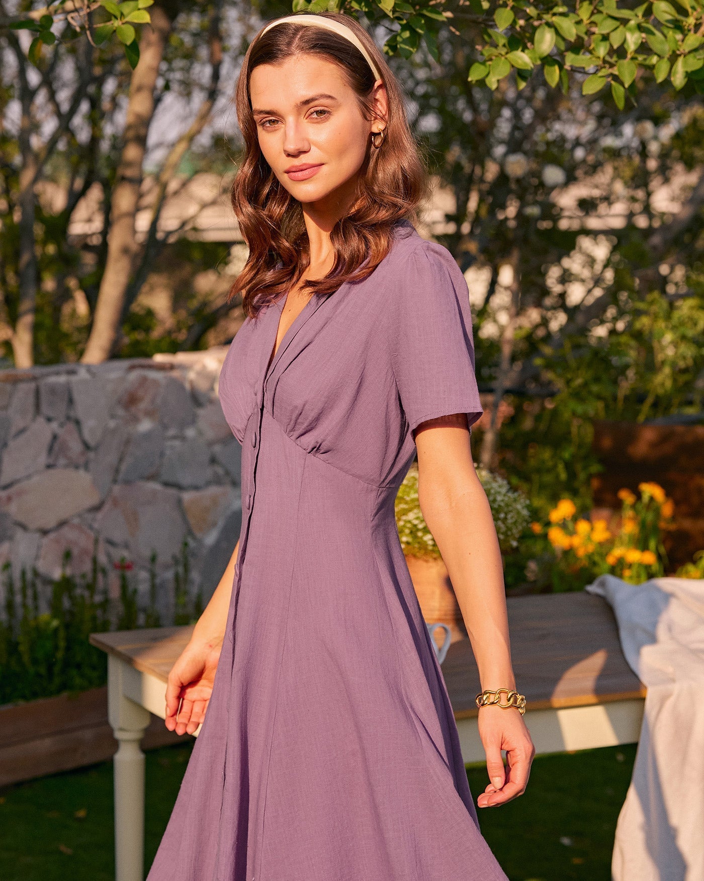 Vestido Midi Abotonado con Escote en V — Morado
