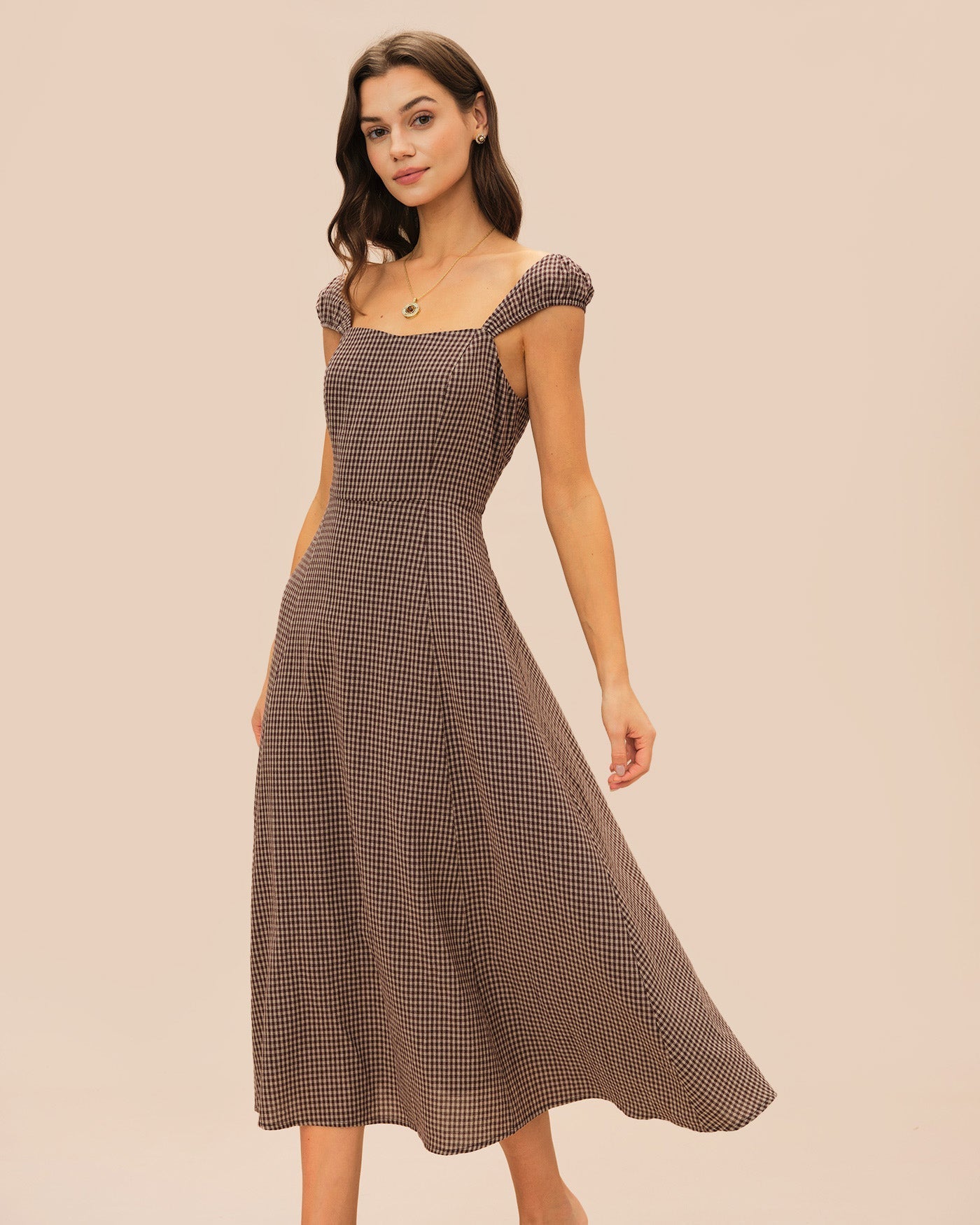 Vestido Midi de Cuadros Escote Corazón — Marrón