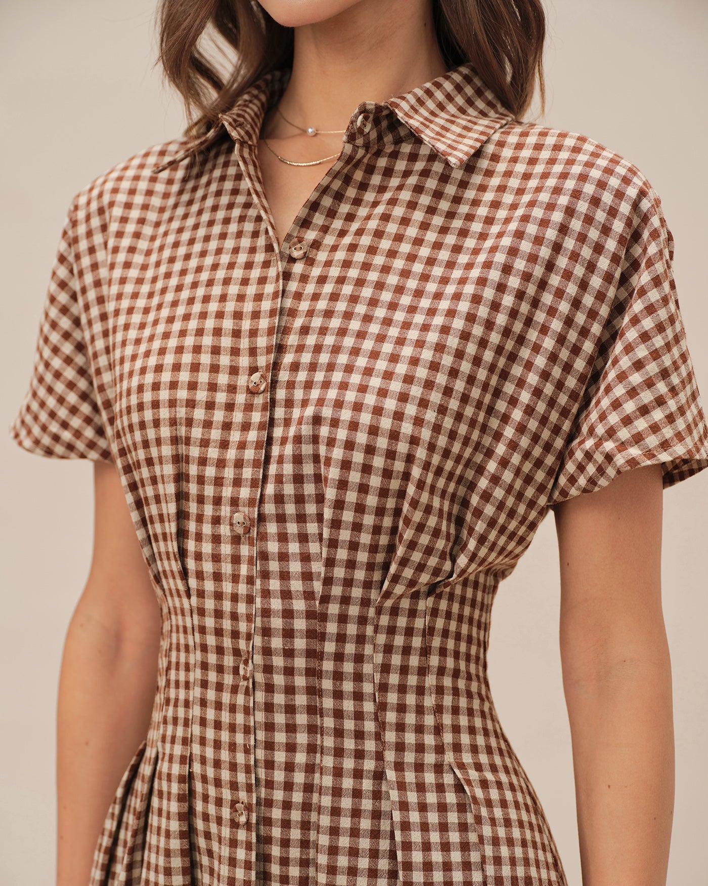 Vestido Midi de Cuadros con Cuello — Marrón