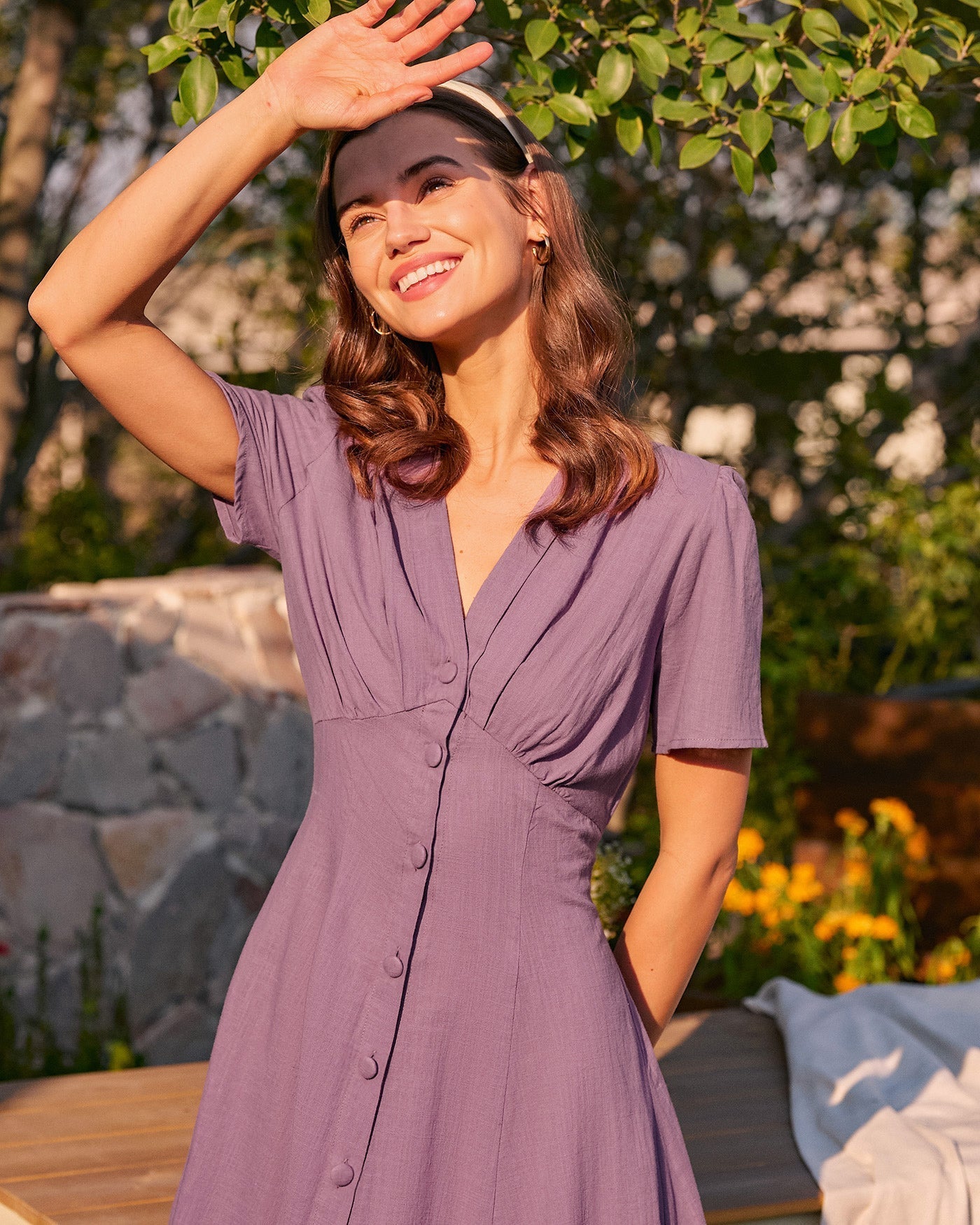 Vestido Midi Abotonado con Escote en V — Morado