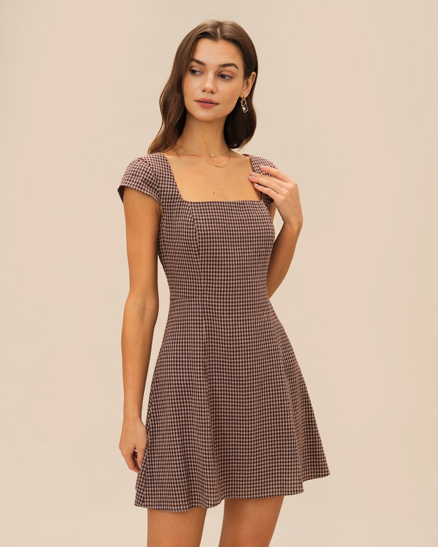 Vestido Mini de Cuadros Escote Cuadrado — Marrón