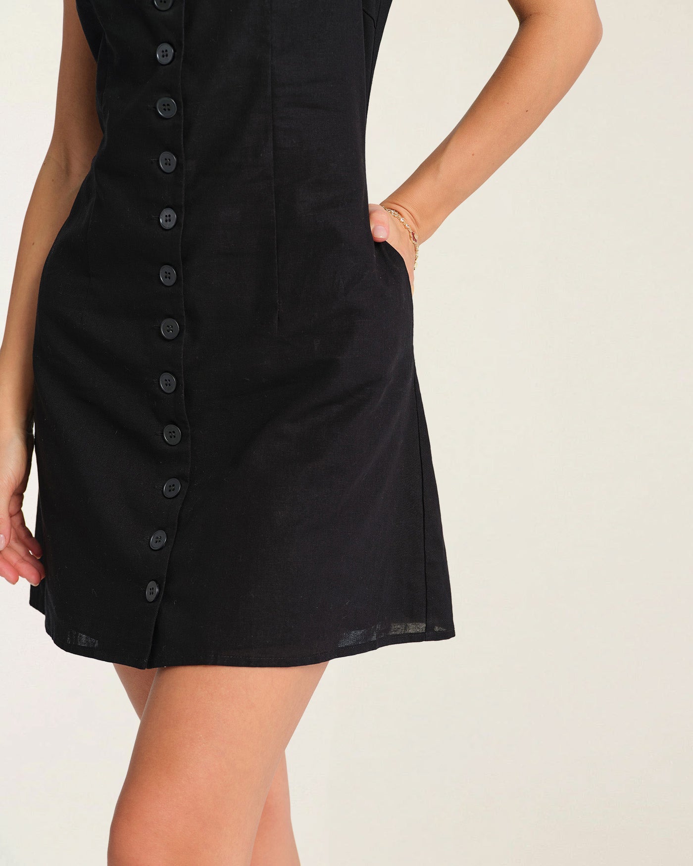 Vestido Mini con Botones Escote Cuadrado — Negro