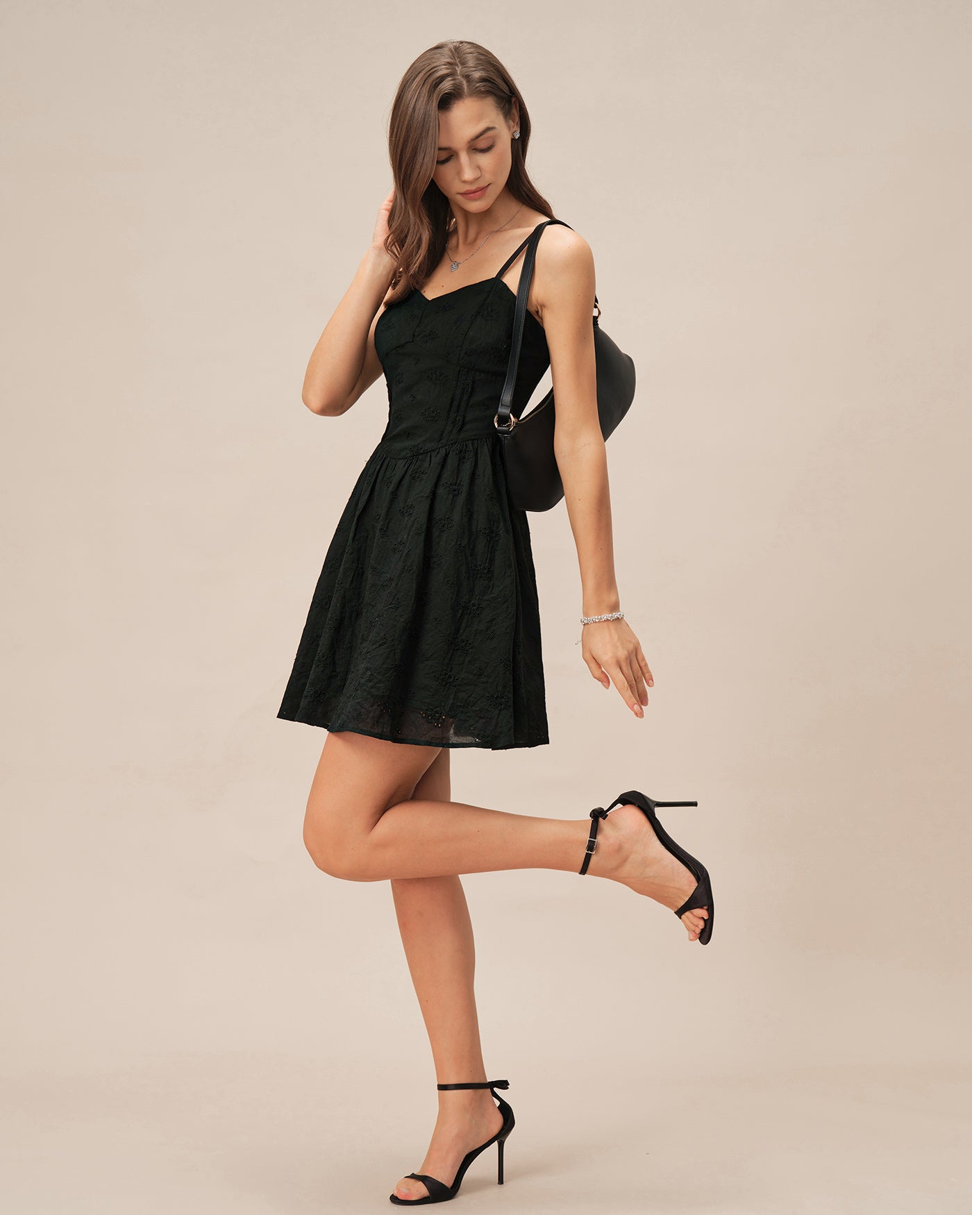 Vestido Mini Slip Escote Corazón — Negro