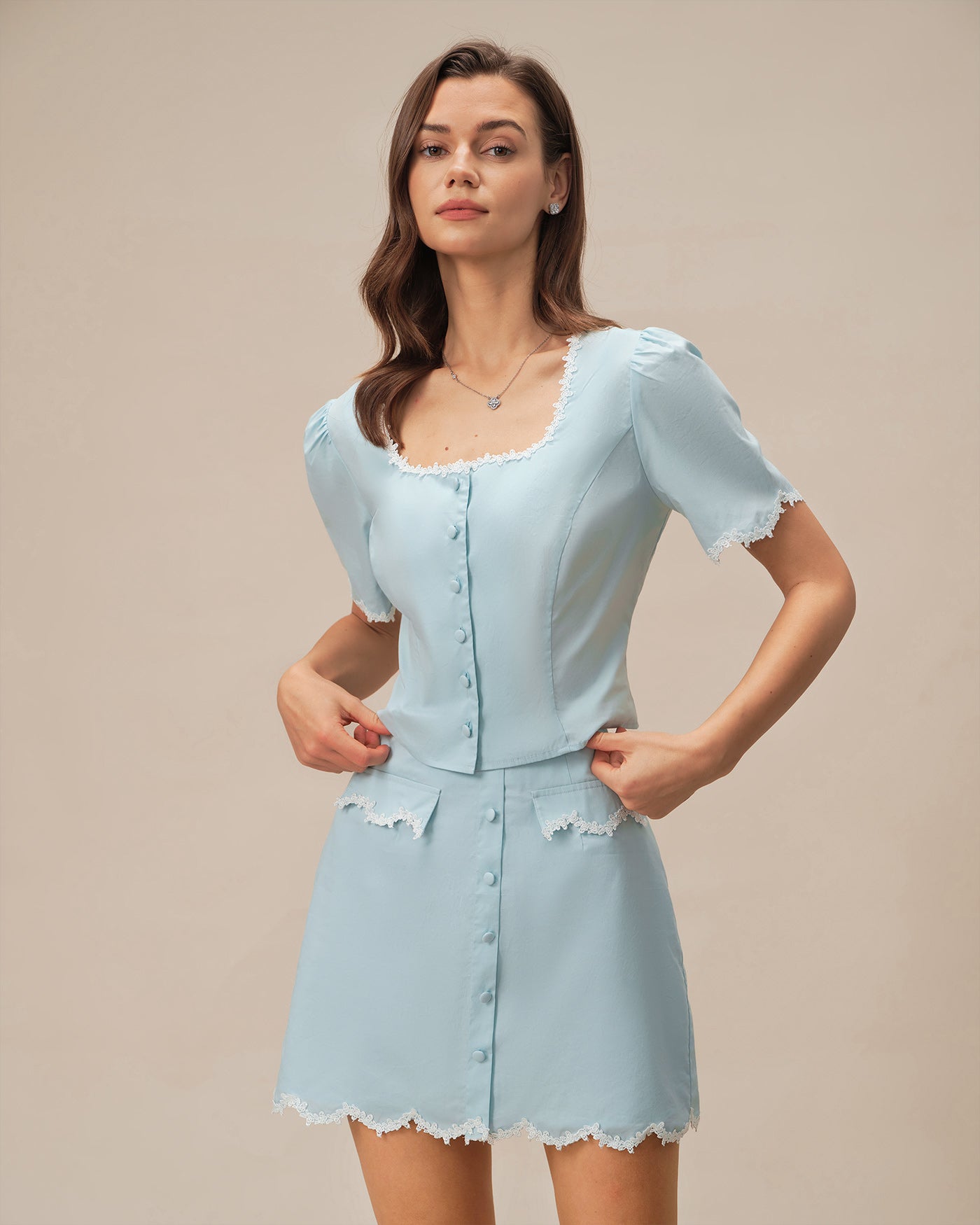 Camisa de Encaje Abotonada Escote Cuadrado — Azul Claro