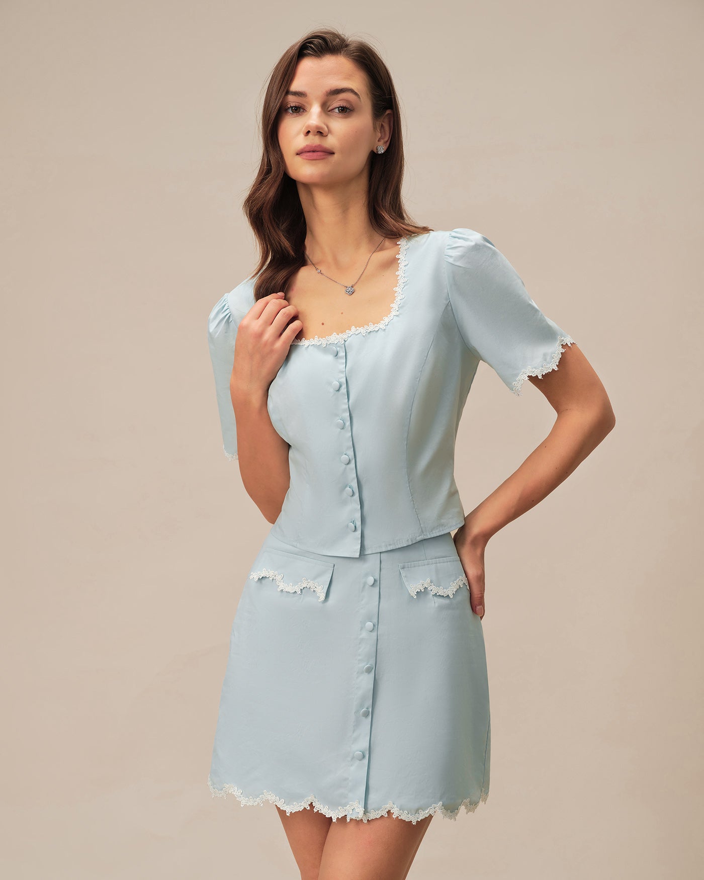 Falda Mini de Encaje con Botones — Azul Claro
