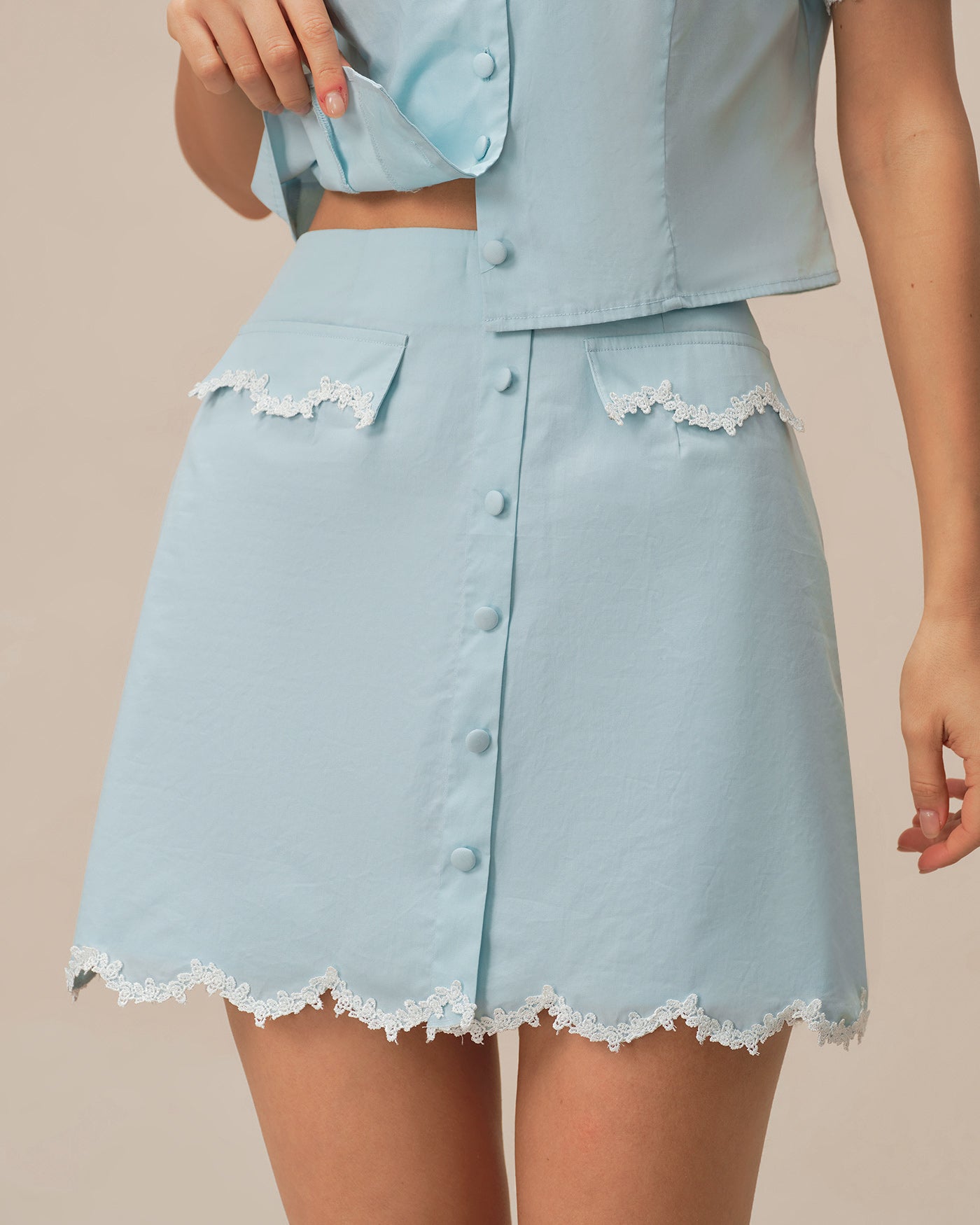 Falda Mini de Encaje con Botones — Azul Claro