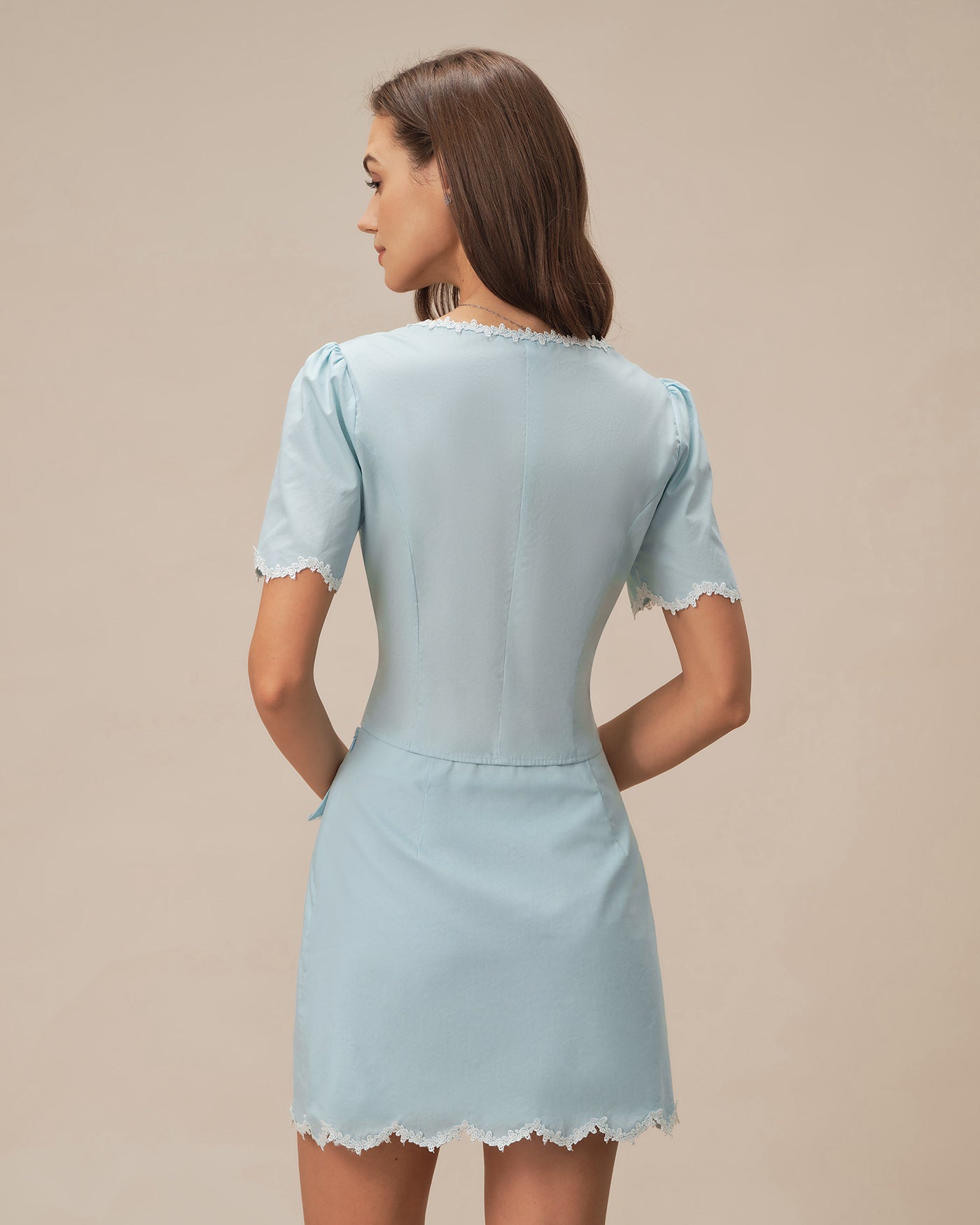 Falda Mini de Encaje con Botones — Azul Claro