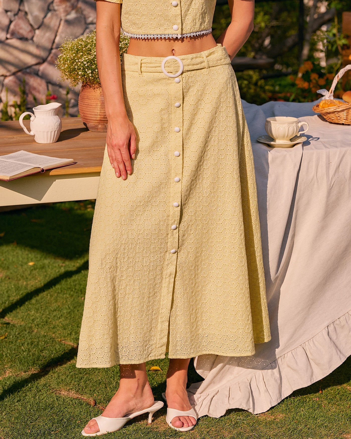 Falda Midi Bordada con Cinturón — Amarillo