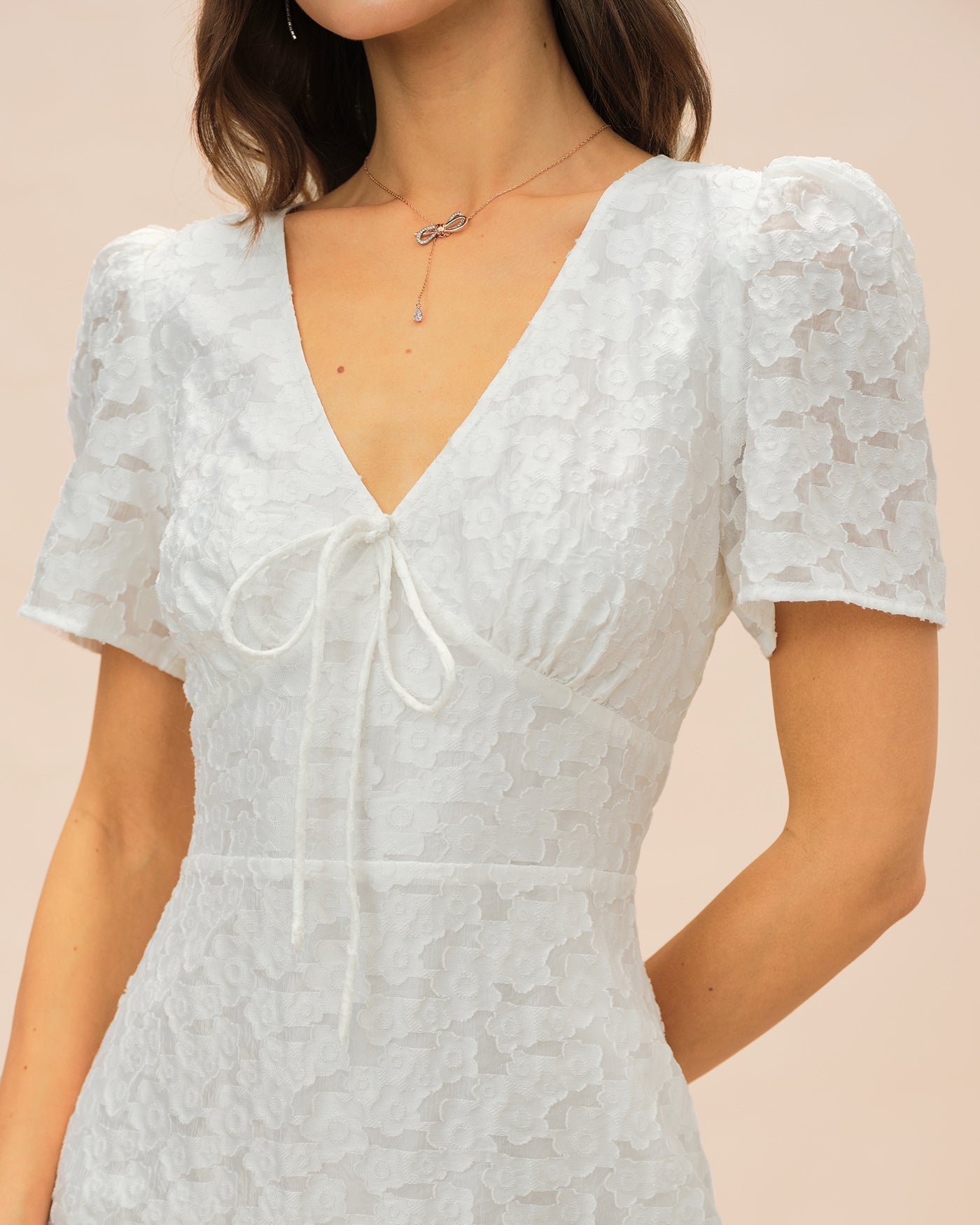 Vestido Mini Jacquard Escote en V — Blanco