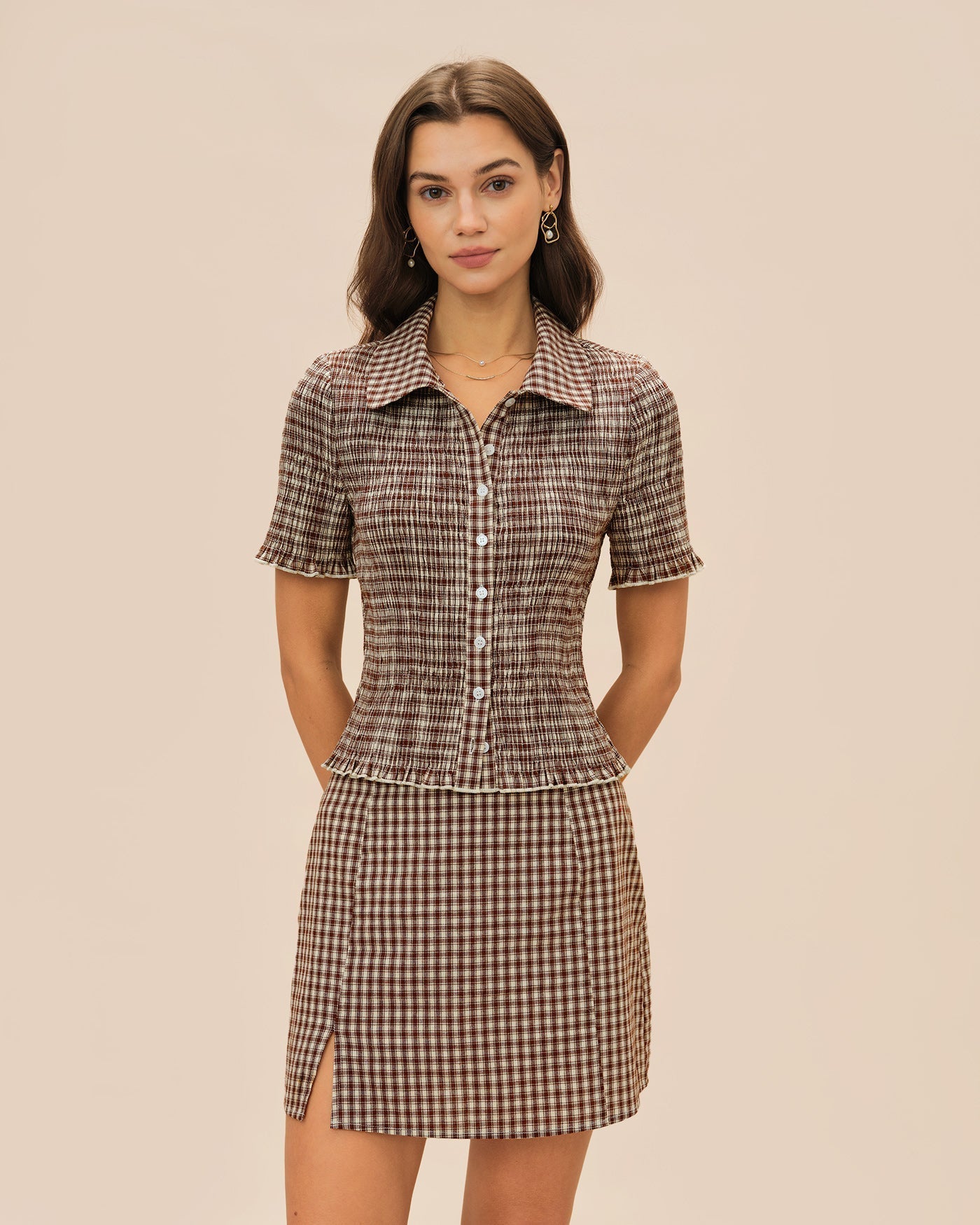 Blusa de Cuadros Abotonada con Cuello — Marrón