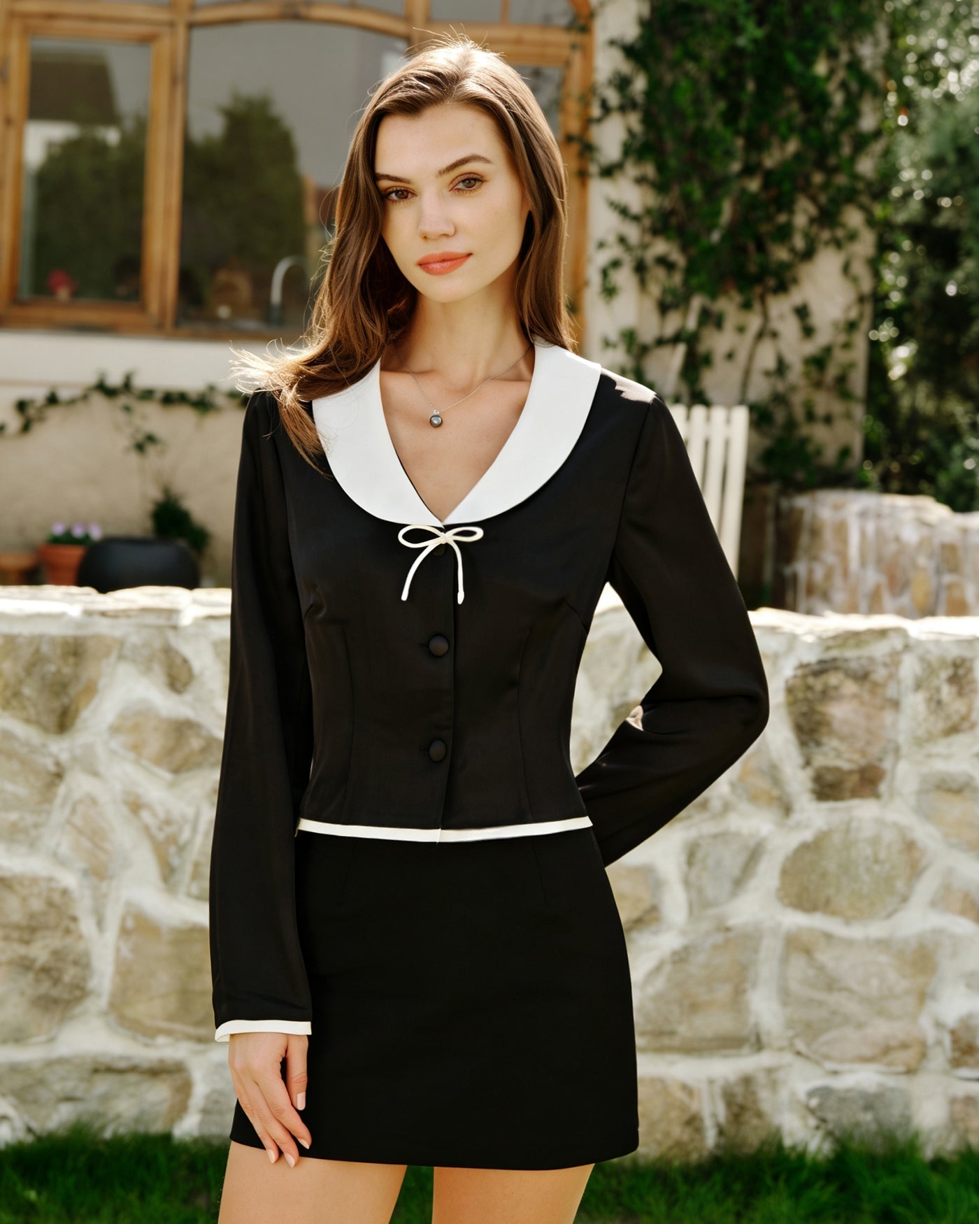 Blusa Satinada con Cuello — Negro