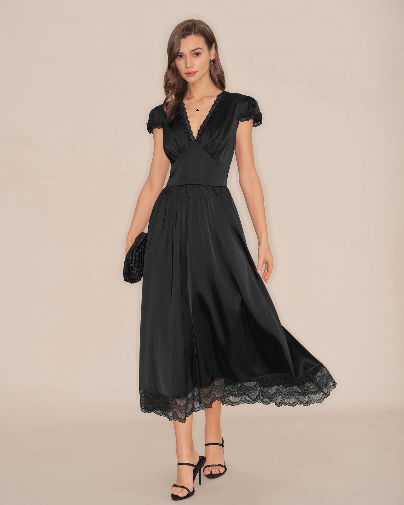 Vestido Maxi de Encaje Manga Abullonada Escote en V — Negro