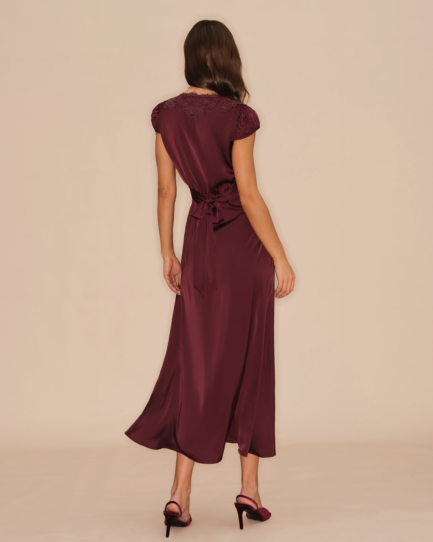 Vestido Maxi de Encaje Escote en V — Granate