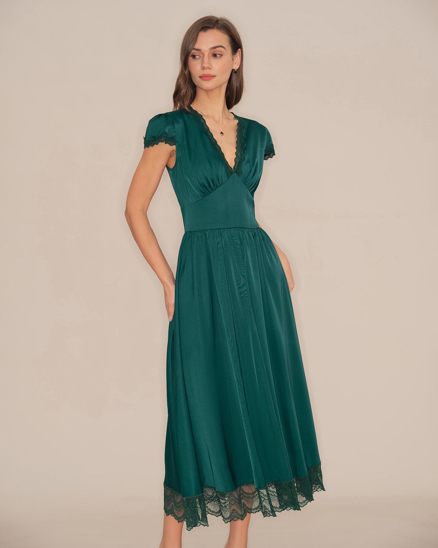 Vestido Maxi de Encaje Escote en V — Verde