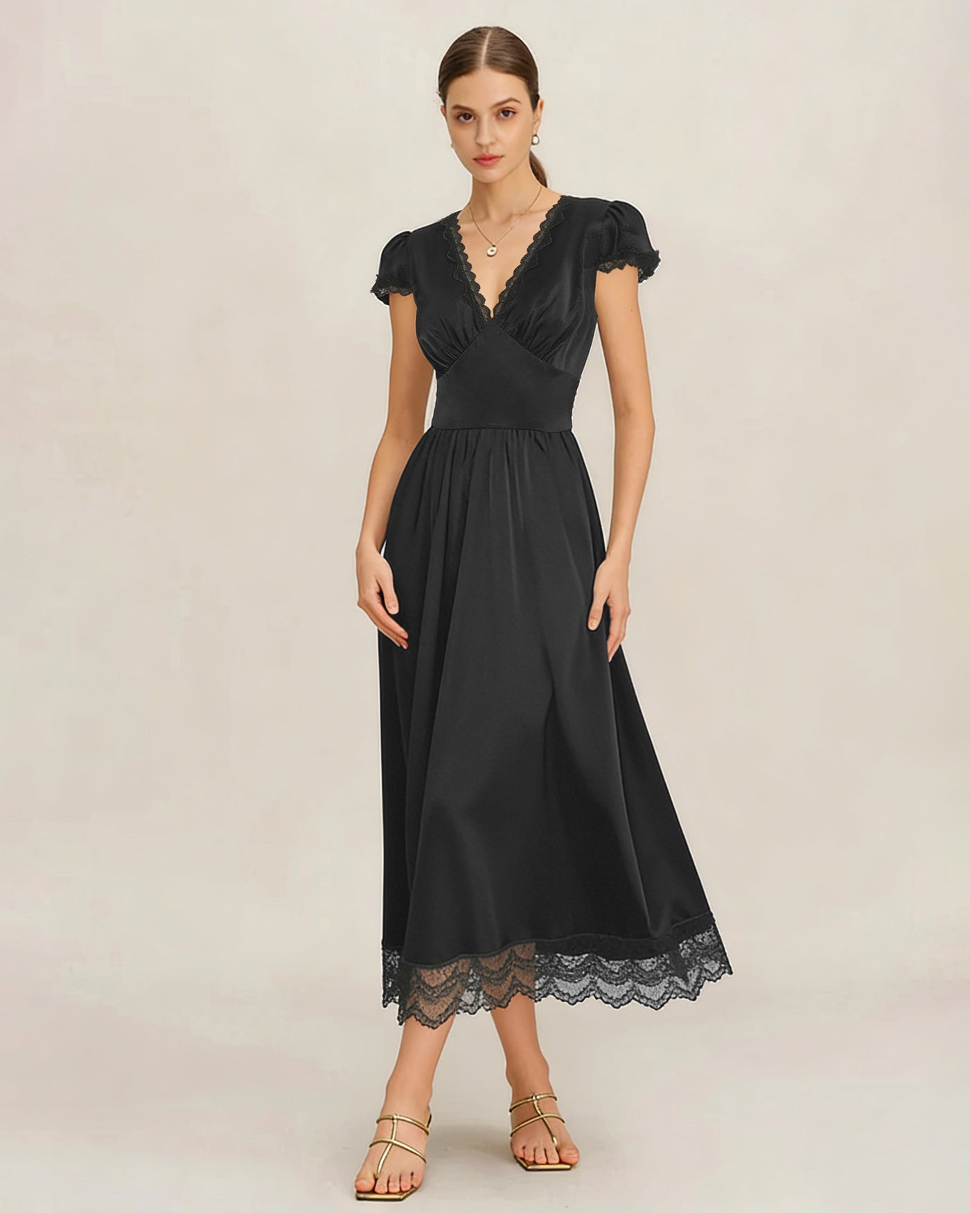 Vestido Maxi de Encaje Manga Abullonada Escote en V — Negro