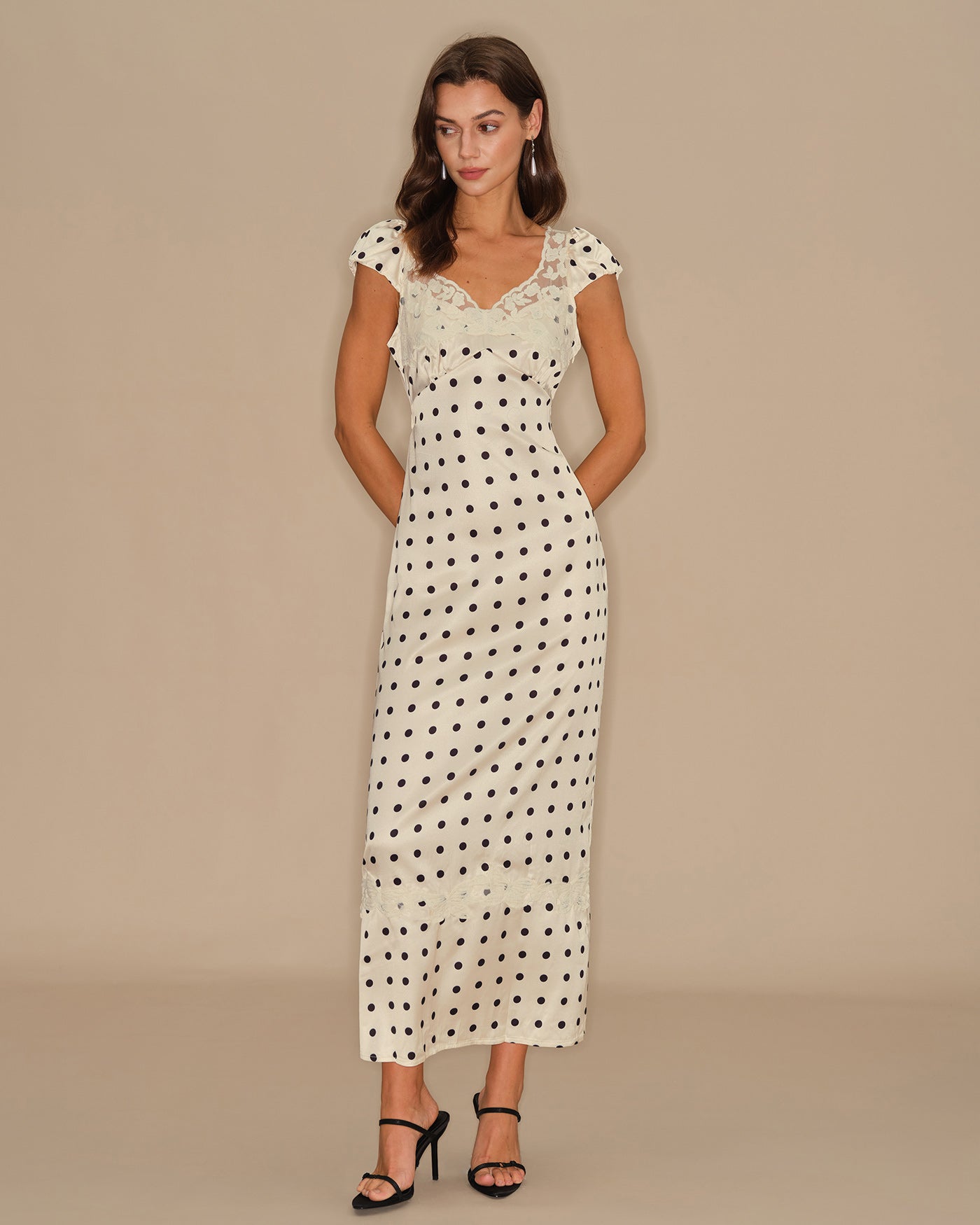Vestido Maxi de Lunares con Encaje — Albaricoque