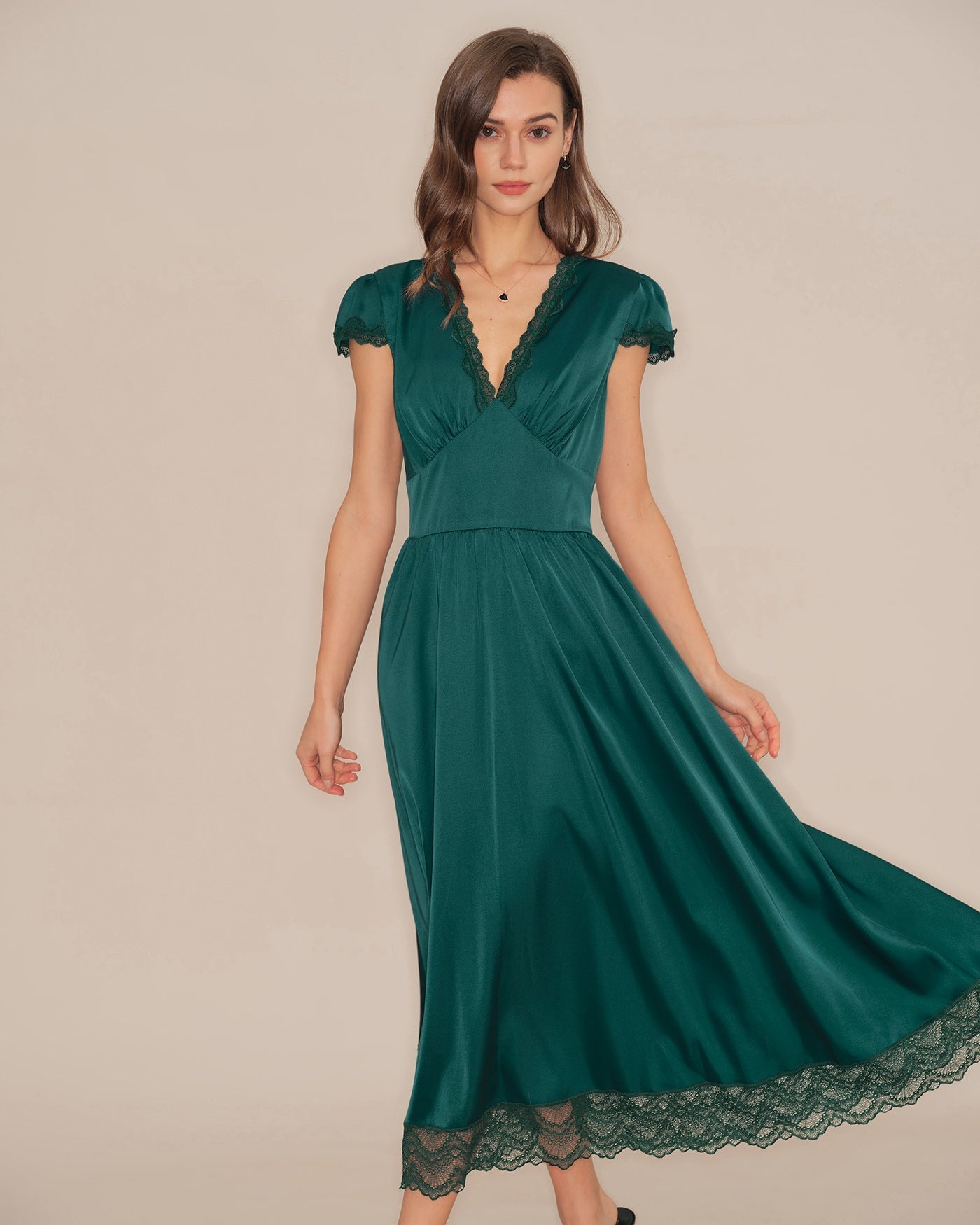 Vestido Maxi de Encaje Escote en V — Verde