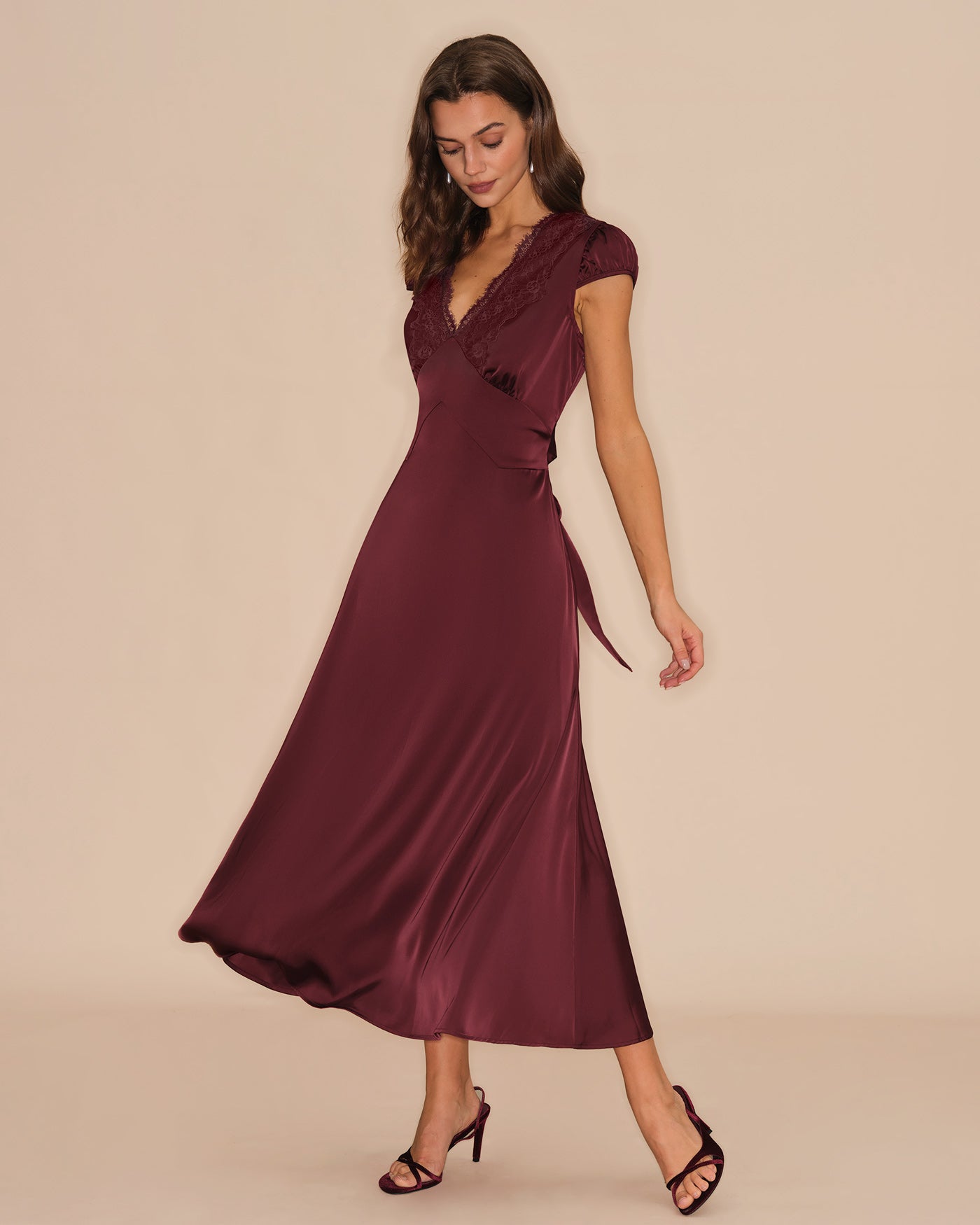 Vestido Maxi de Encaje Escote en V — Granate