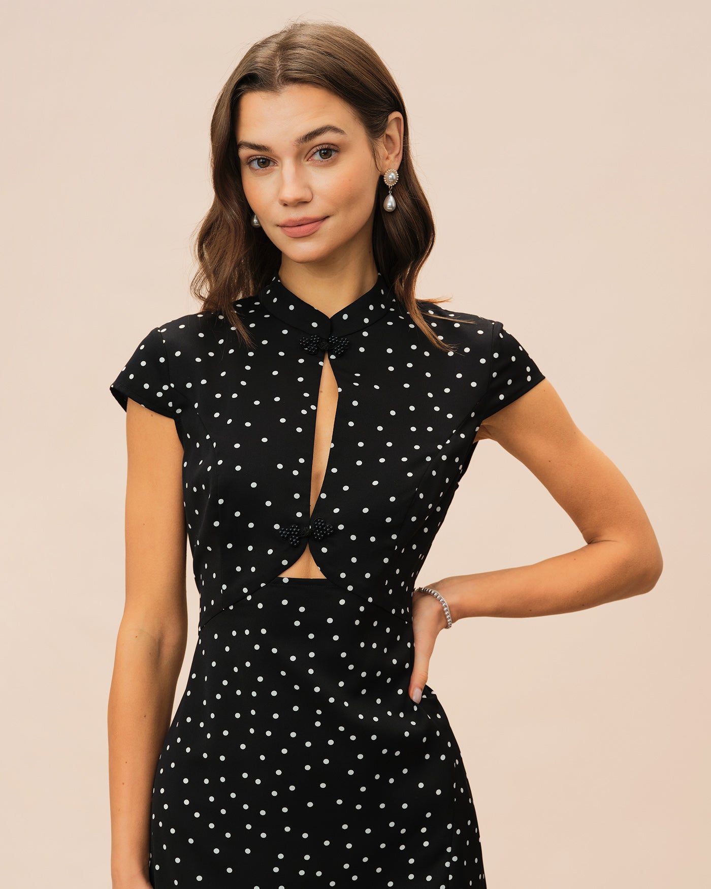 Vestido Midi de Lunares Cuello Mao — Negro