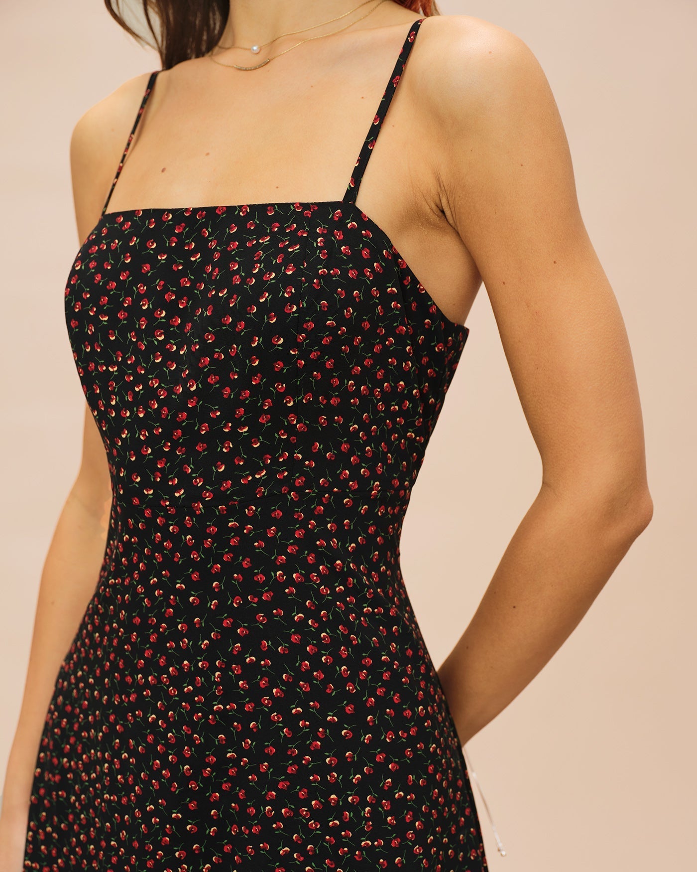 Vestido Midi Floral Acampanado — Negro